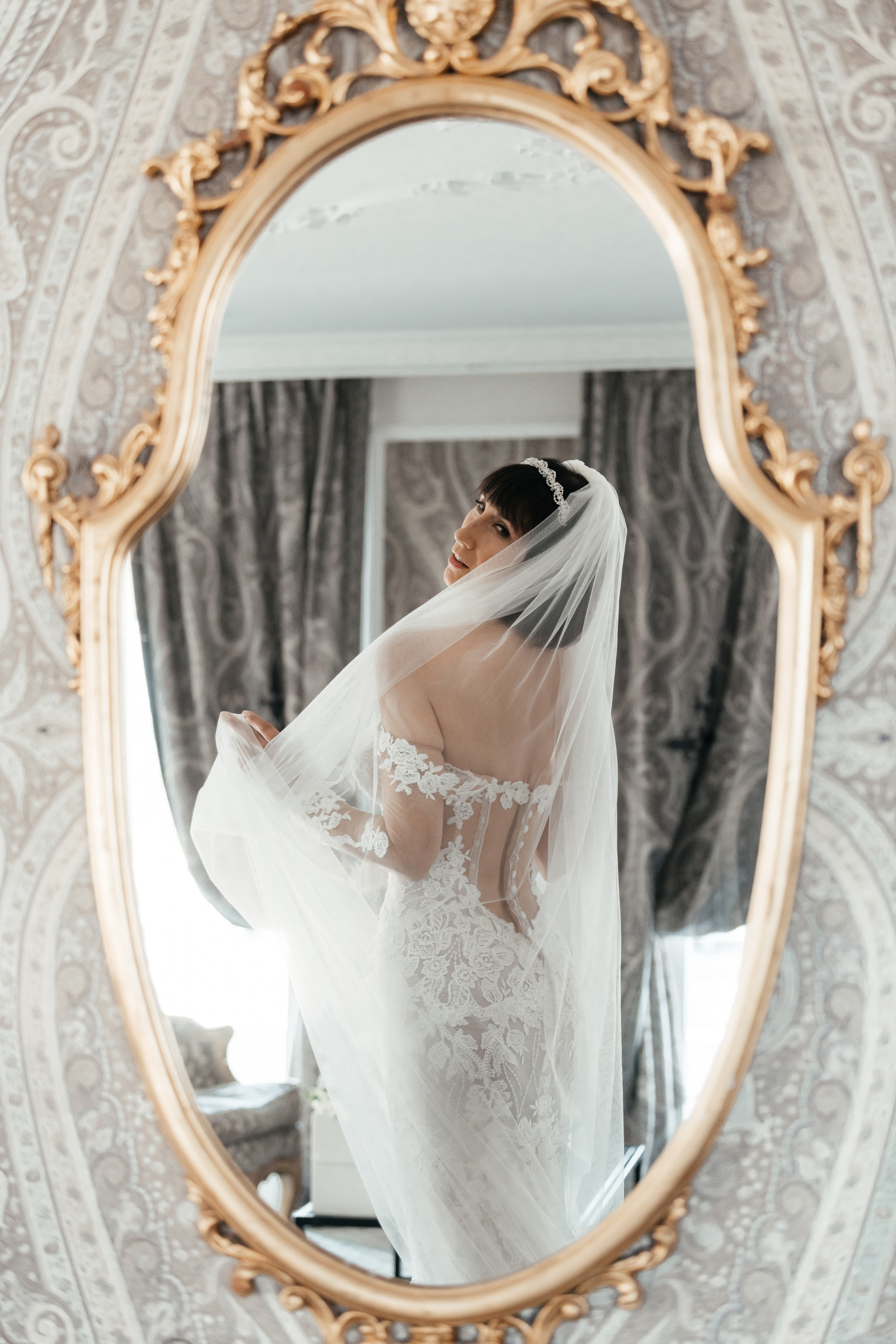 MARCELA & BRUNO Castle Gütsch in Luzern, Switzerland. I am Elena Altendorfer. Wedding photographer in Zurich and Switzerland