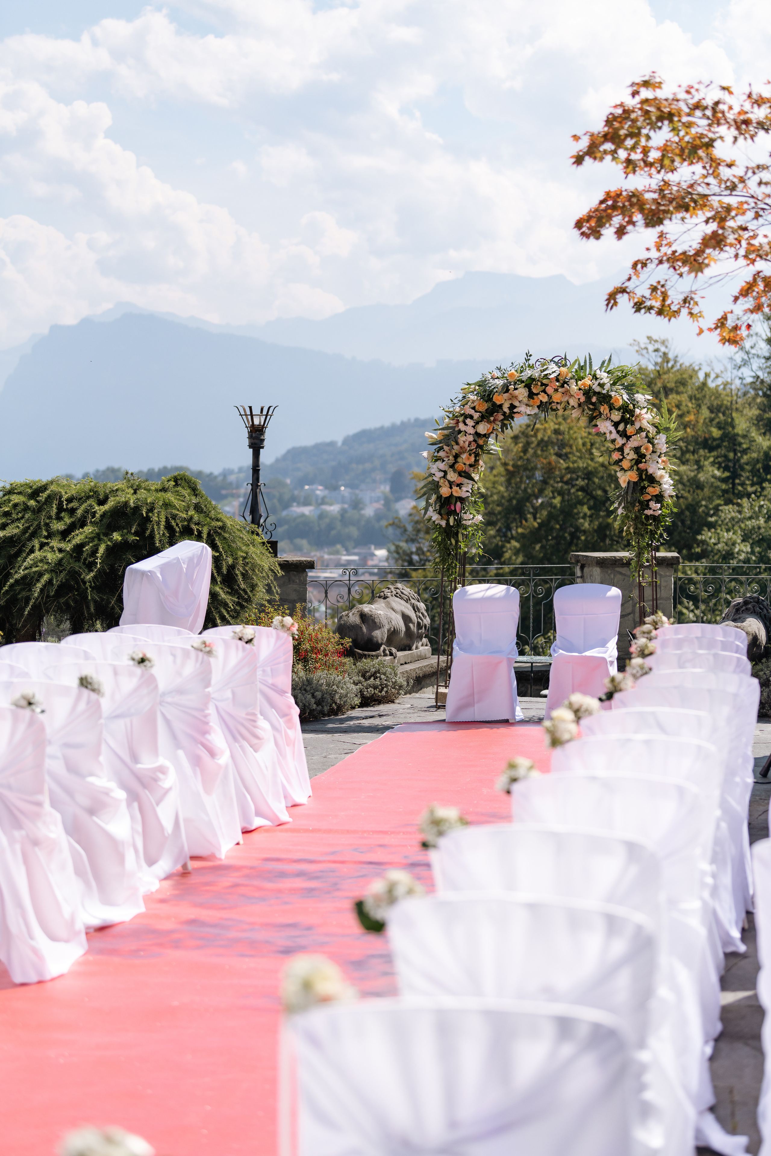 MARCELA & BRUNO Castle Gütsch in Luzern, Switzerland. I am Elena Altendorfer. Wedding photographer in Zurich and Switzerland