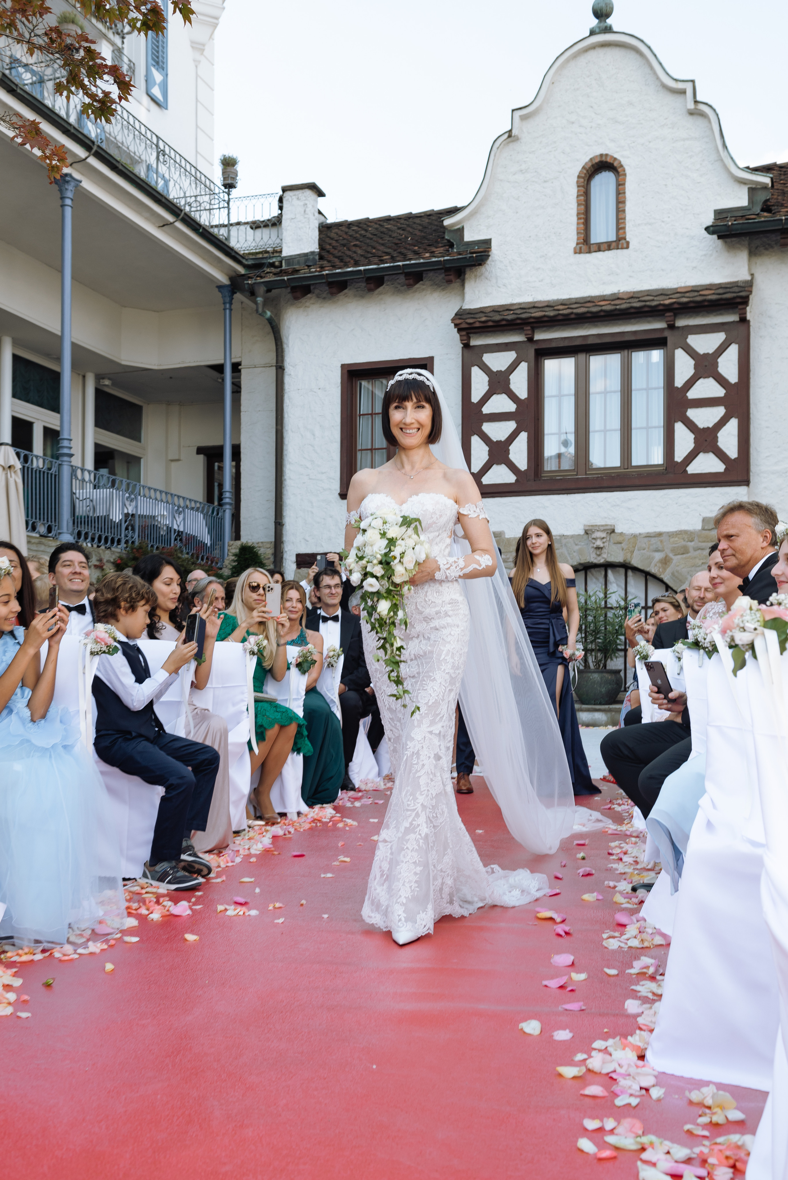 MARCELA & BRUNO Castle Gütsch in Luzern, Switzerland. I am Elena Altendorfer. Wedding photographer in Zurich and Switzerland