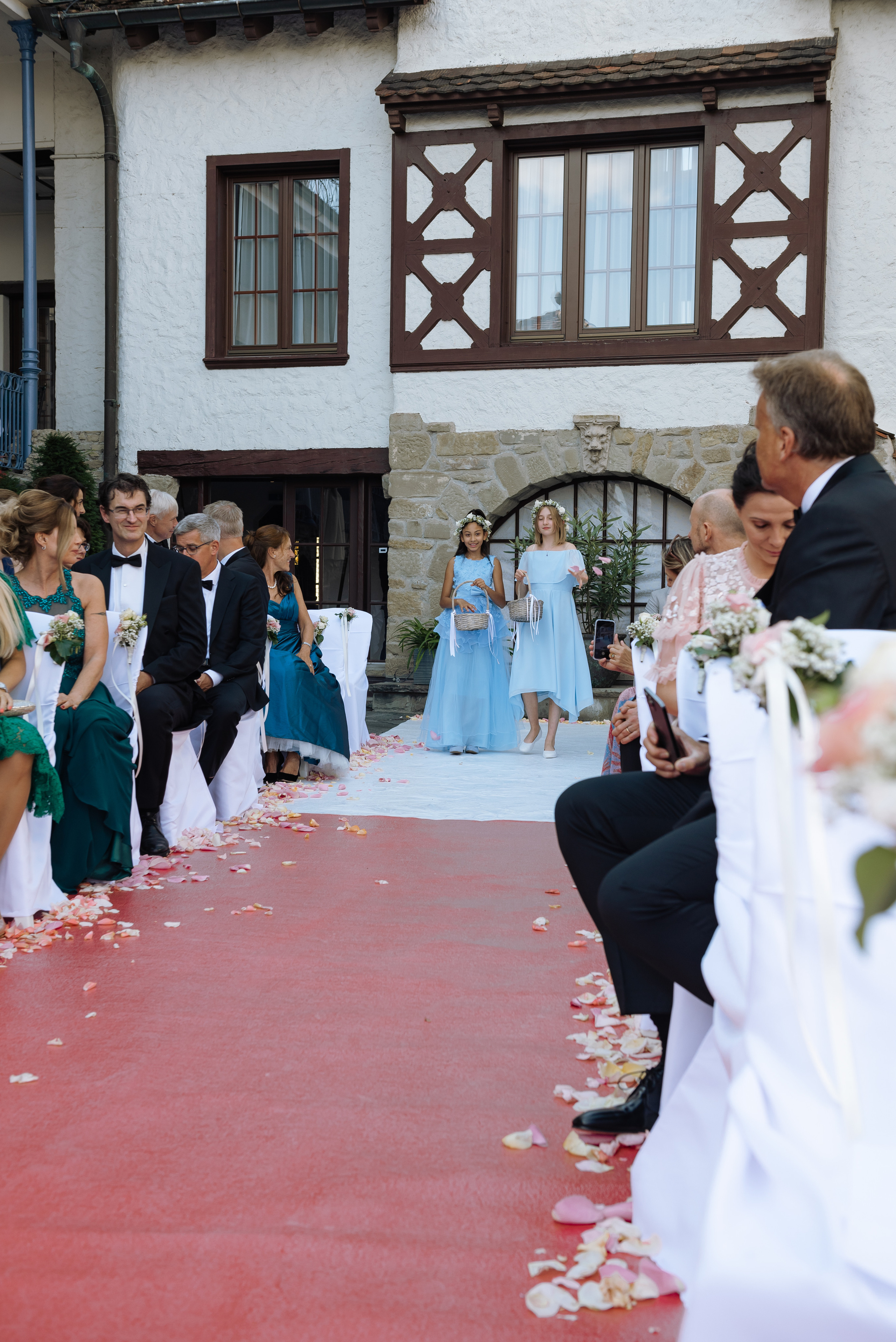 MARCELA & BRUNO Castle Gütsch in Luzern, Switzerland. I am Elena Altendorfer. Wedding photographer in Zurich and Switzerland