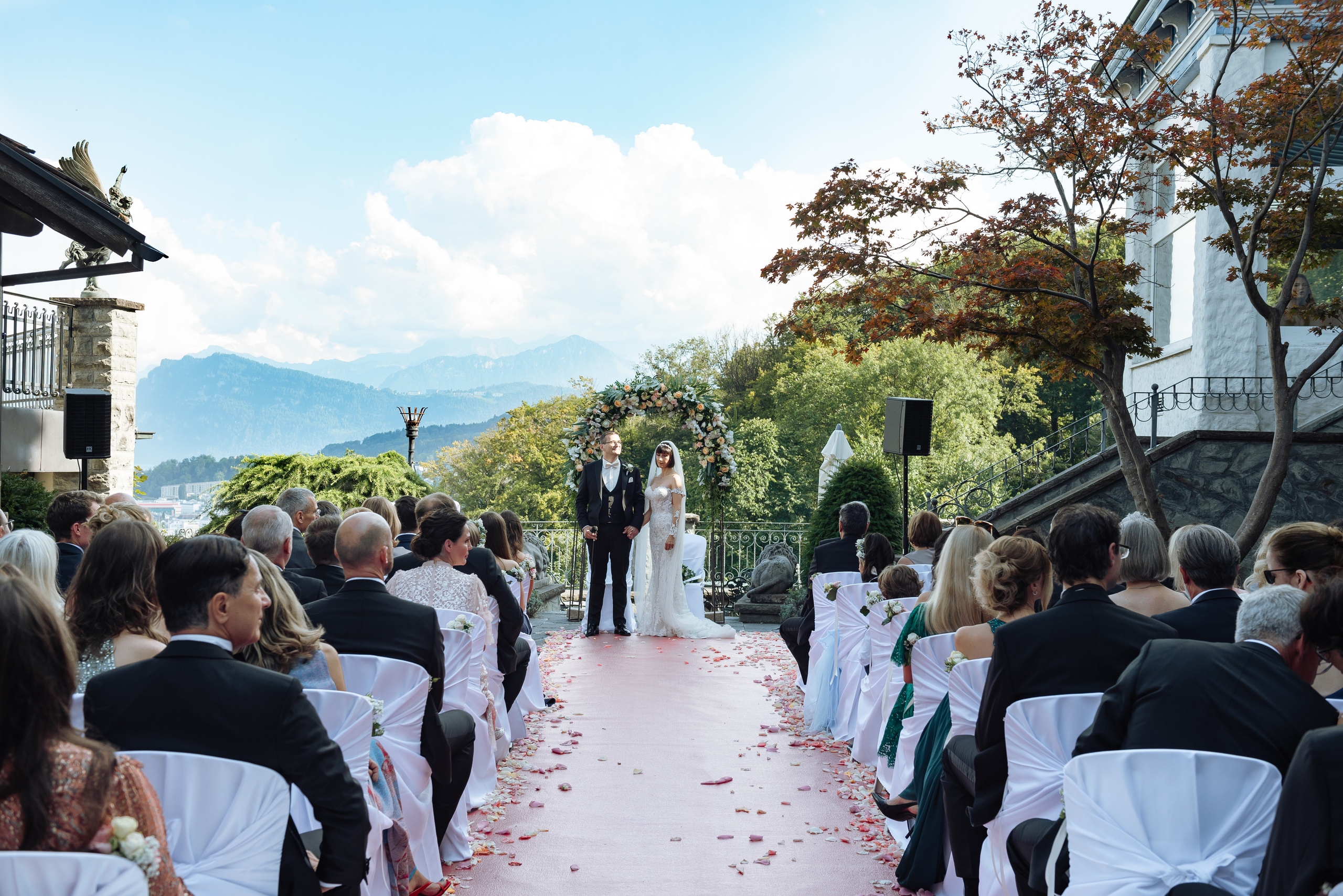 MARCELA & BRUNO Castle Gütsch in Luzern, Switzerland. I am Elena Altendorfer. Wedding photographer in Zurich and Switzerland