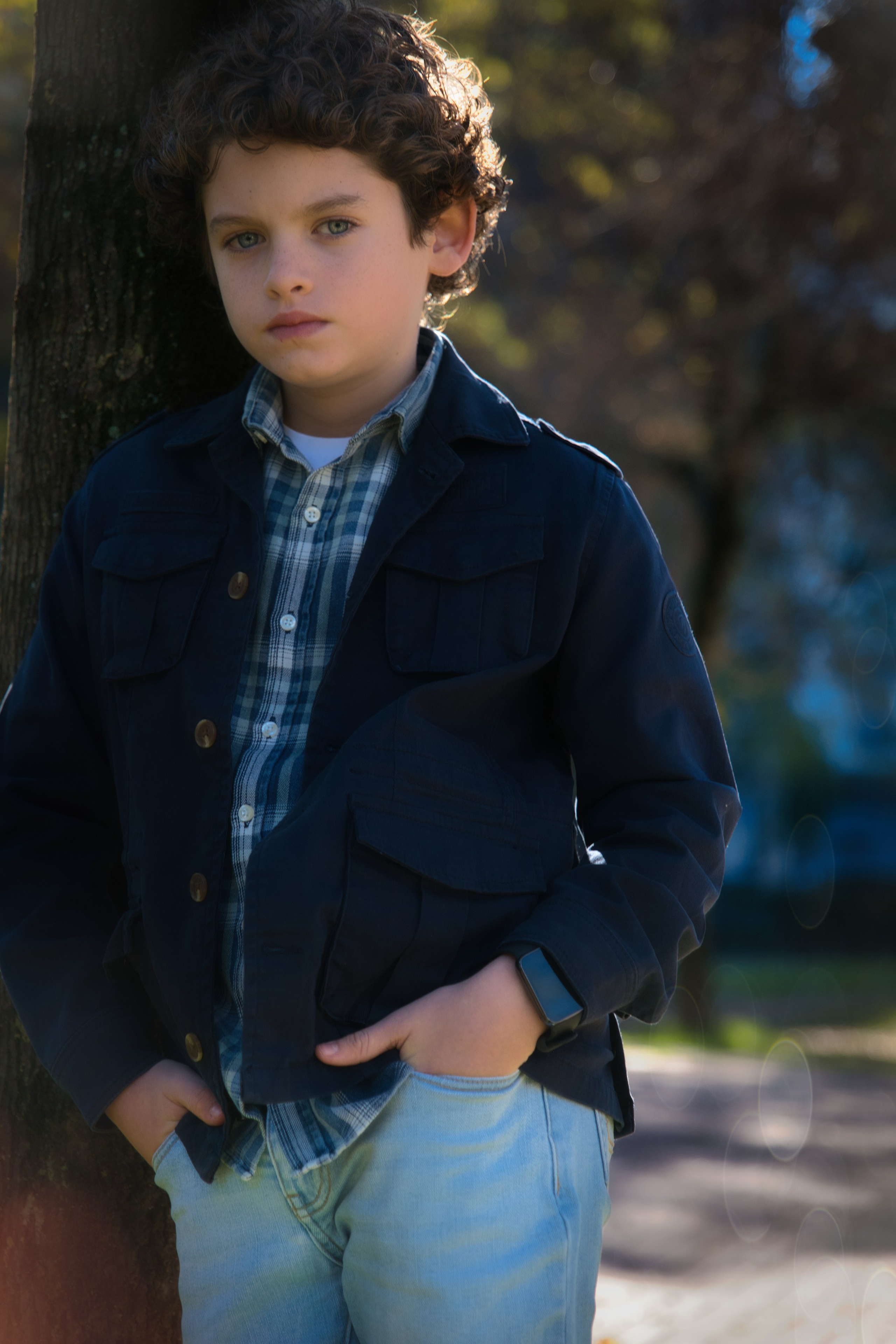 SesióBook de fotos profesional al aire libre capturando expresiones naturales.n de book fotográfico profesional en estudio en Córdoba.