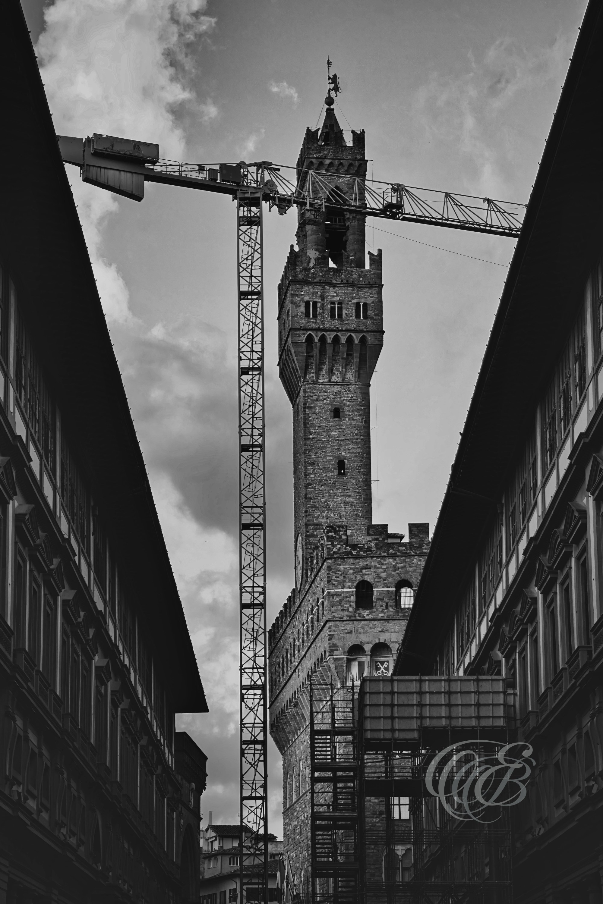 Florence Italy - Palazzo Vecchio Tower - B&W - Eduardo Bartoli Fine Art Photography - Black-and-white photograph of the Palazzo Vecchio Tower in Florence, Italy – fine art photography by Eduardo Bartoli.