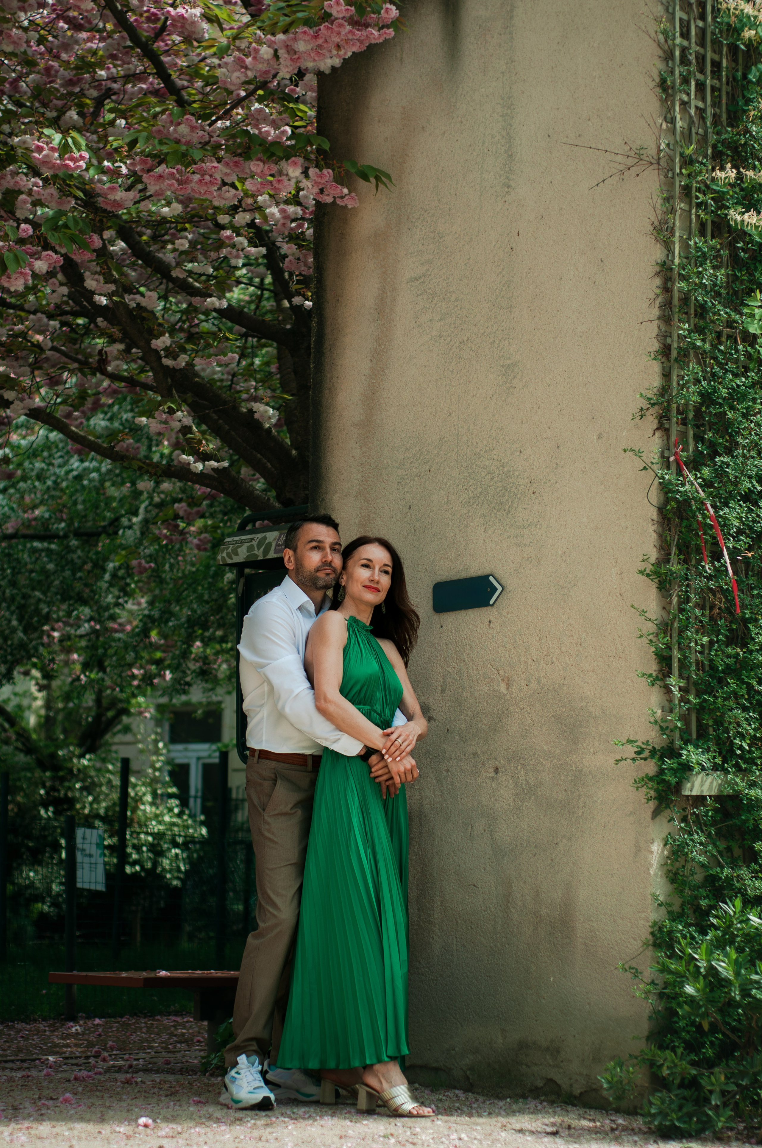 Couple photoshoot in blooming Marais. Paris photographer — Polina Osipova