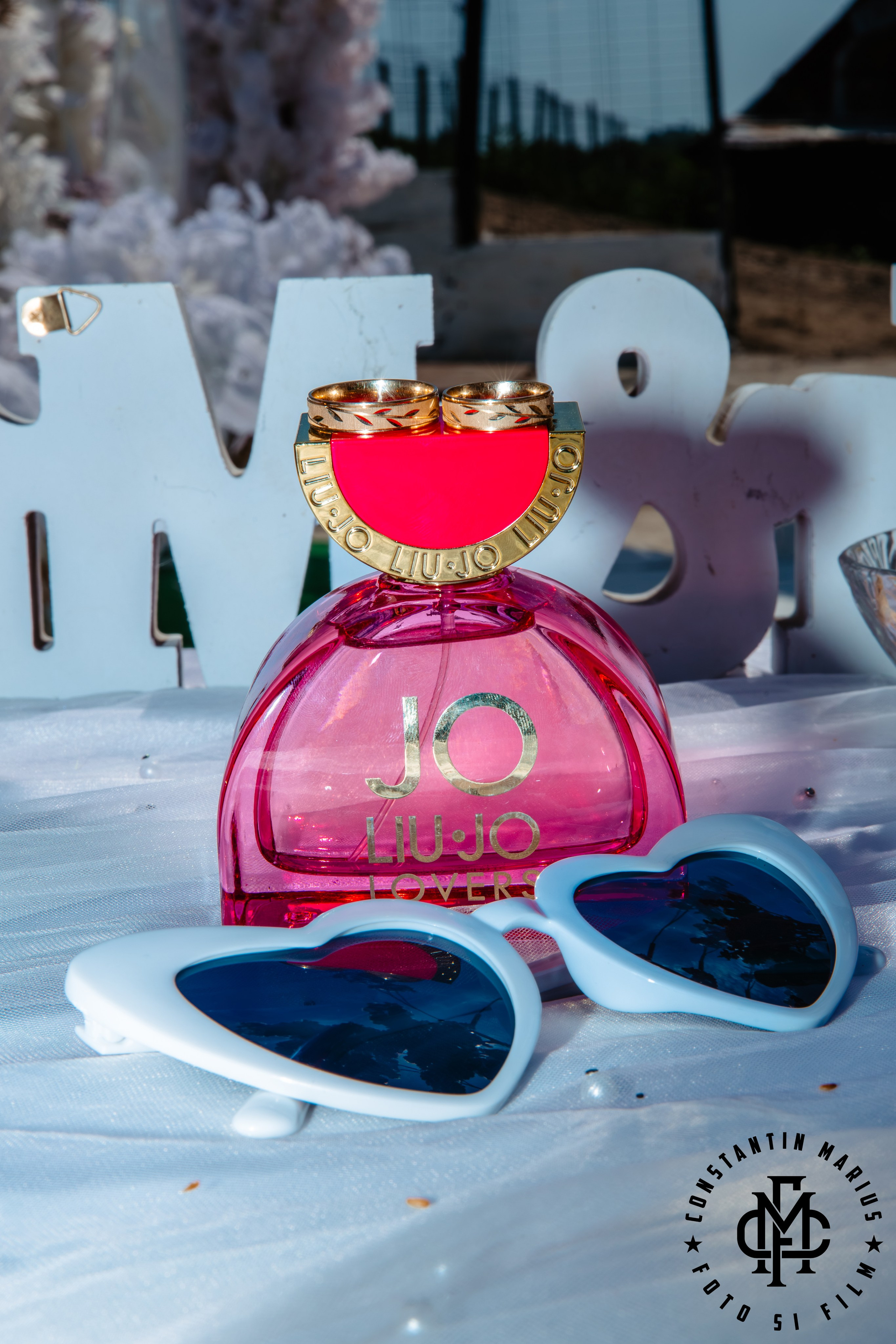 WEDDING PHOTOGRAPHY. DESPRE NOI