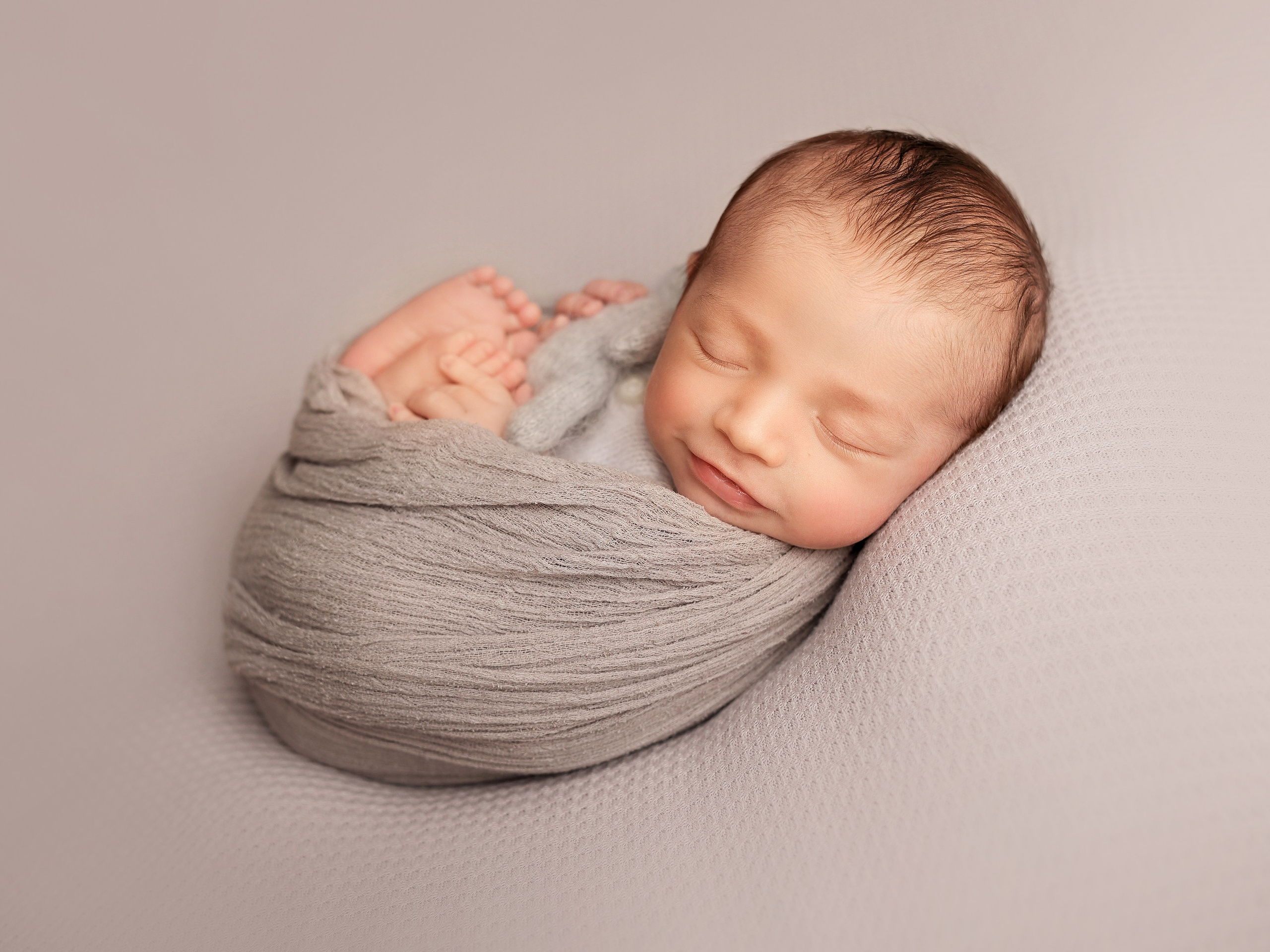 Newborn (Price). Familien- Fotografin in Marienhafe, Aurich, Emden, Norden, Leer