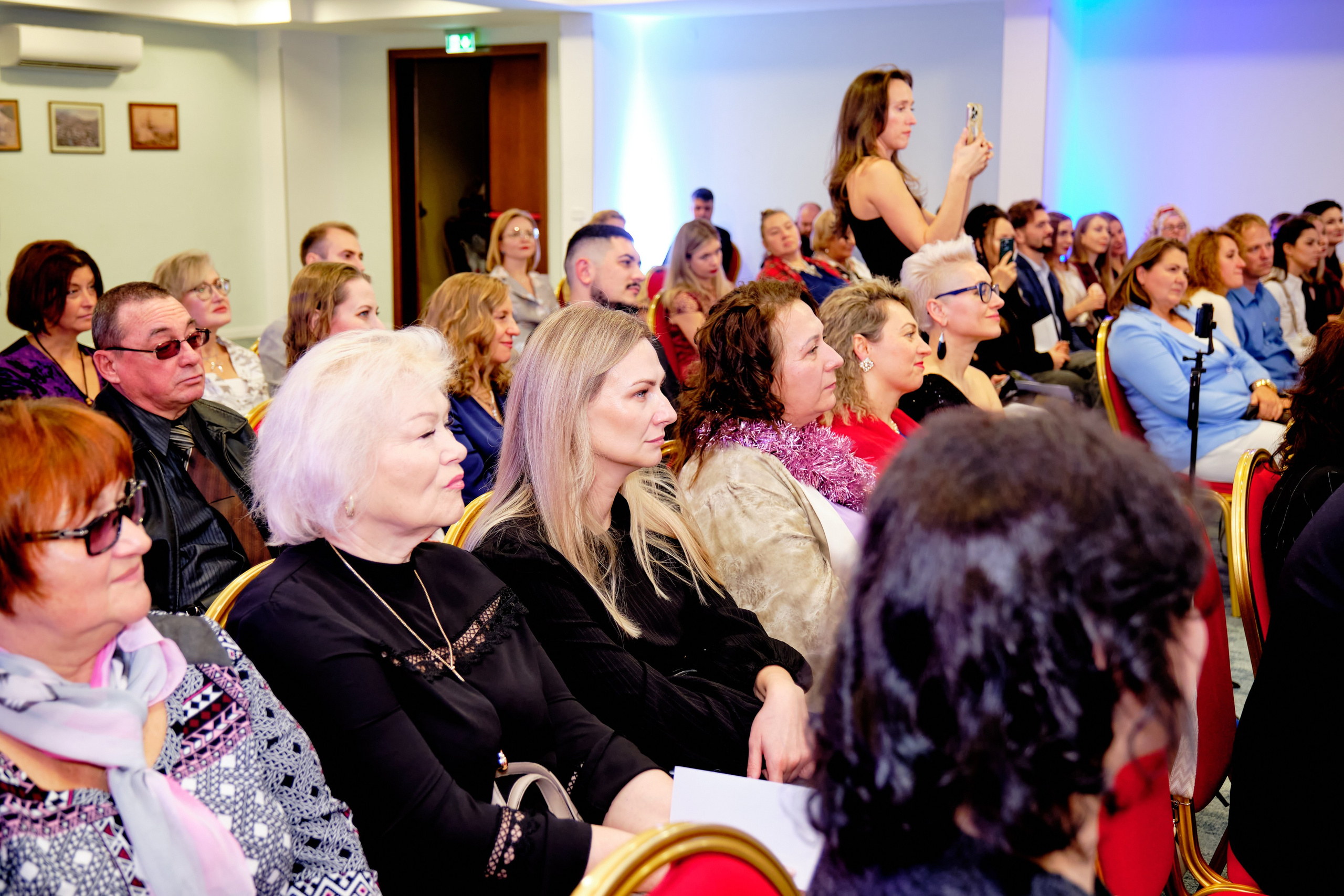 Фоторепортаж з благодійного Новорічного балу у Чорногорії. Портретний фотограф Альона Новгородцева