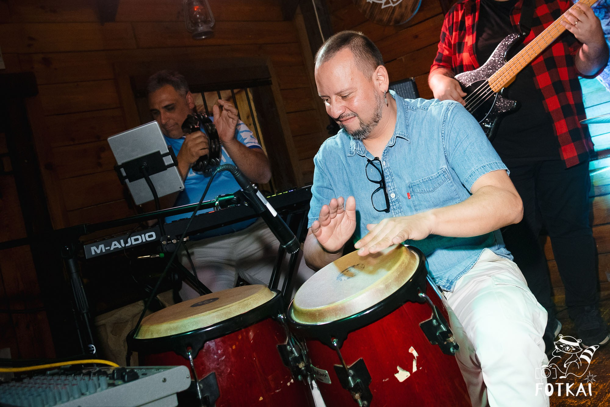 Los Ekilibristas de la Cuerda Floja — Фото с концерта в Торревьехе, 2026 | FOTKAI