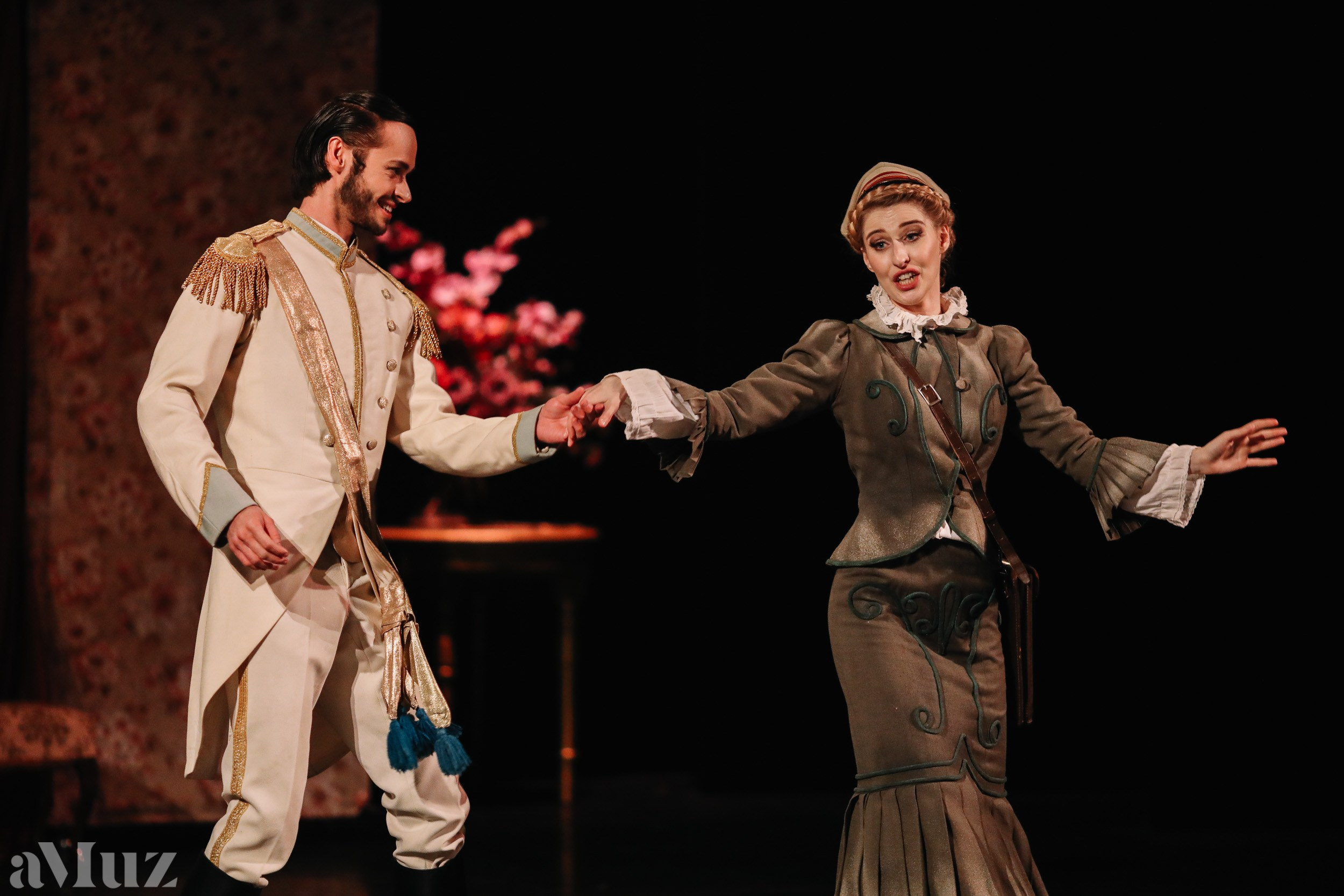 Opera Łąkowa. Fotograf Ślubny Warszawa - Sesje Biznesowe Rodzinne Eventy