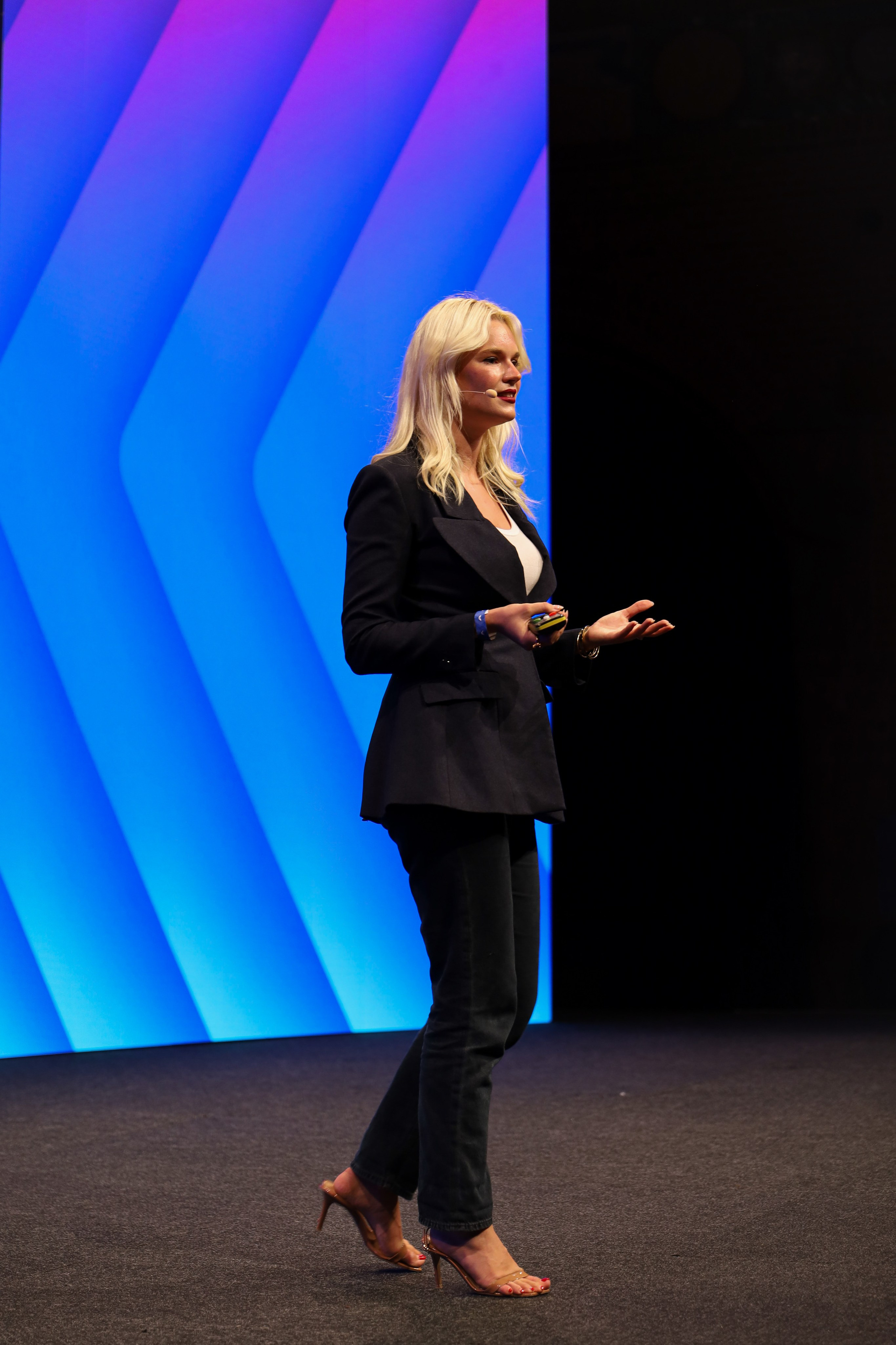 MindValley U. Emiliia Kotruch PHOTOGRAPHER