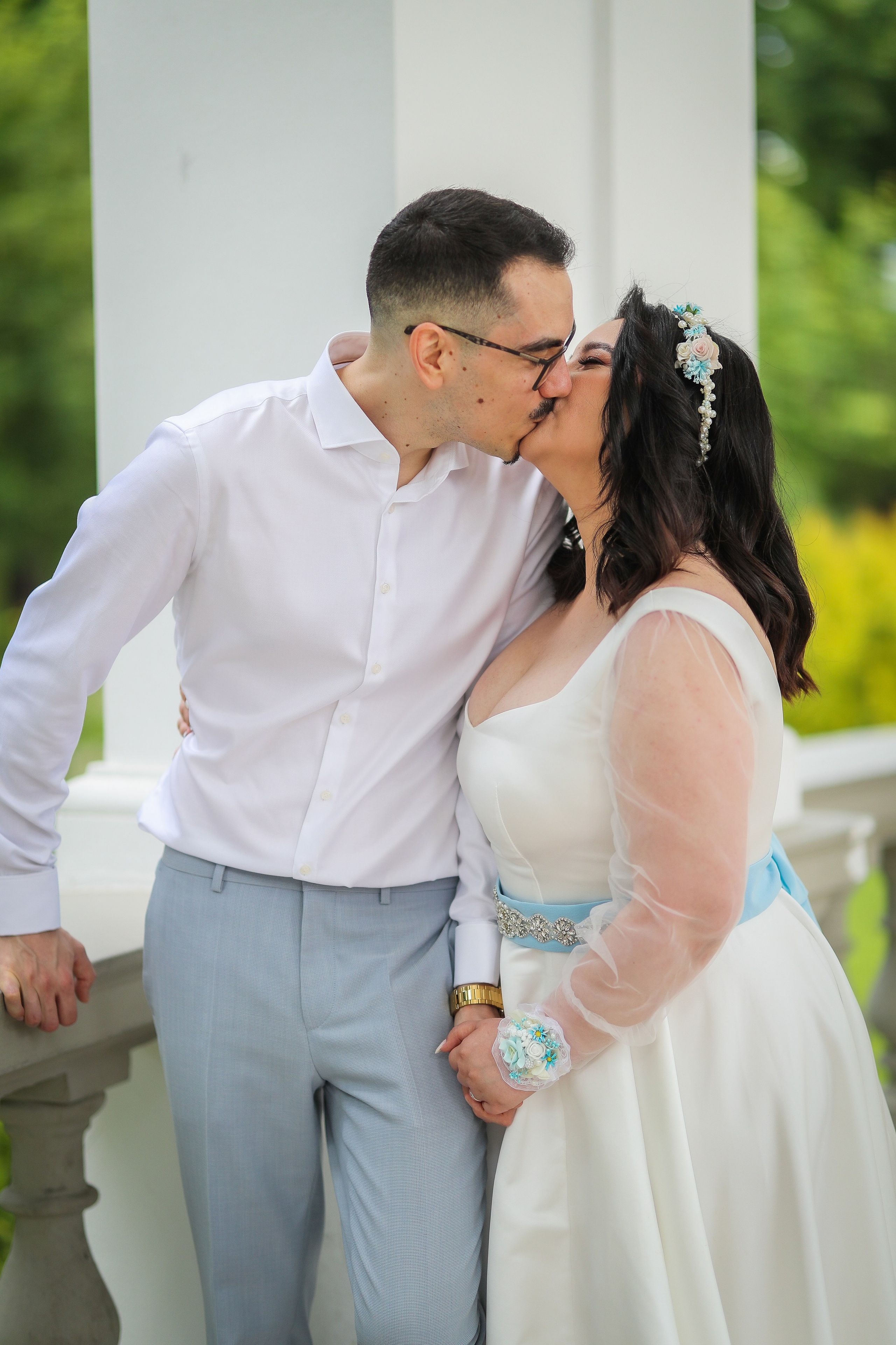 Andreea & Andrei — autentic, asumat, real. Rares Bucur is a professional wedding photographer based in Cluj-Napoca, Romania, specializing in wedding photography