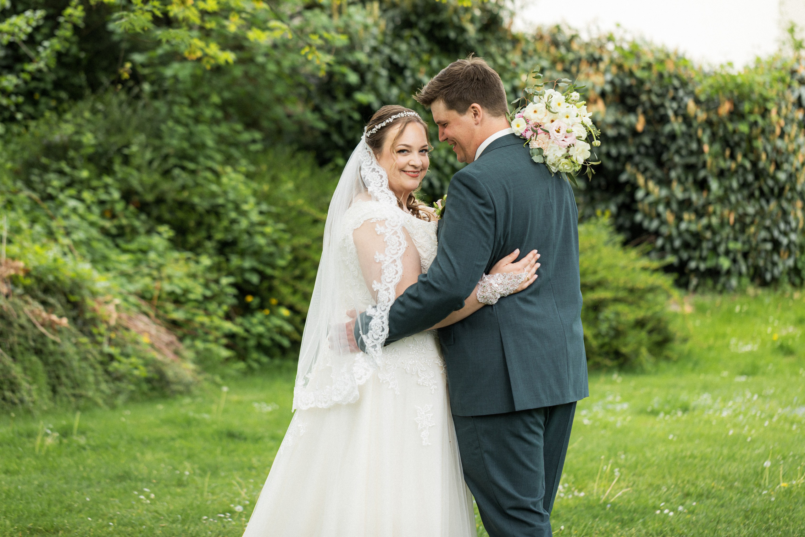 Kirchliche Trauung in Oerlinghausen – Emotionale Hochzeitsfotos & Stilvolle Reportagen!. Hochzeitsfotografin in Gütersloh | Authentische Hochzeitsreportagen | TK Photographie