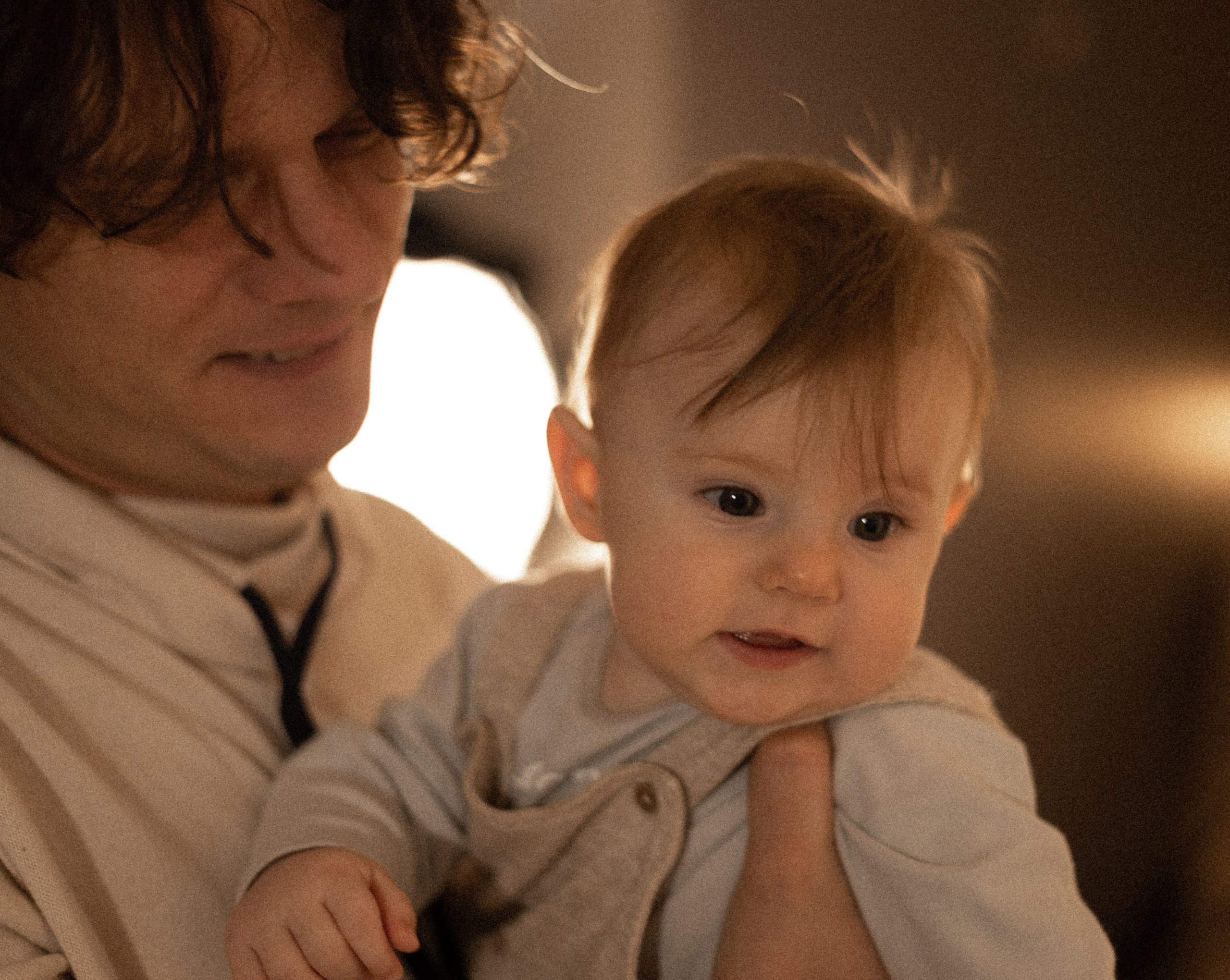 Séance photo de famille pour Noël. Histoires d’amour, séances photos de famille et de mariage en France