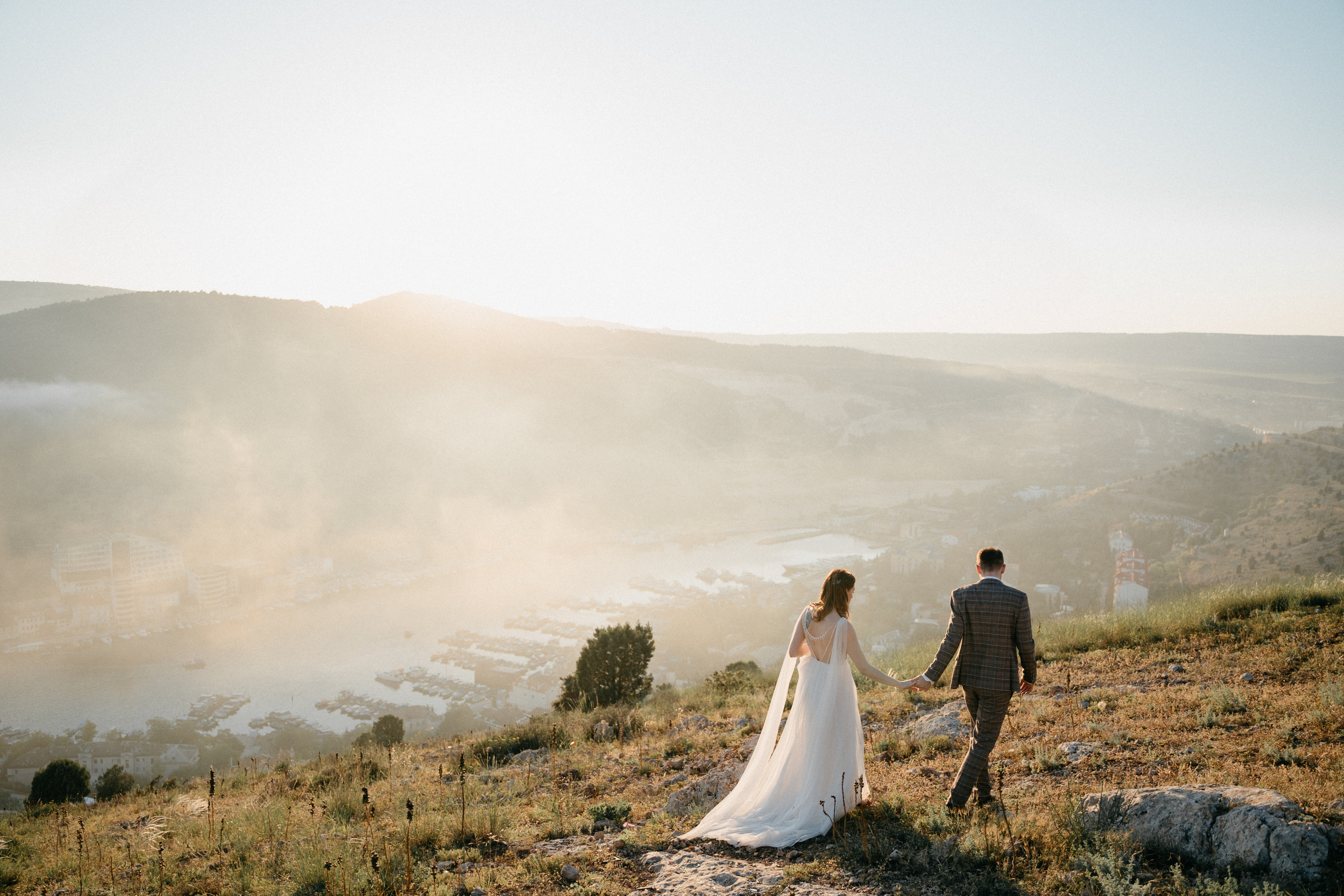 Съемка свадьбы в Балаклаве на закате. Свадебный и семейный фотограф Алексей Попов. Штутгарт, Германия