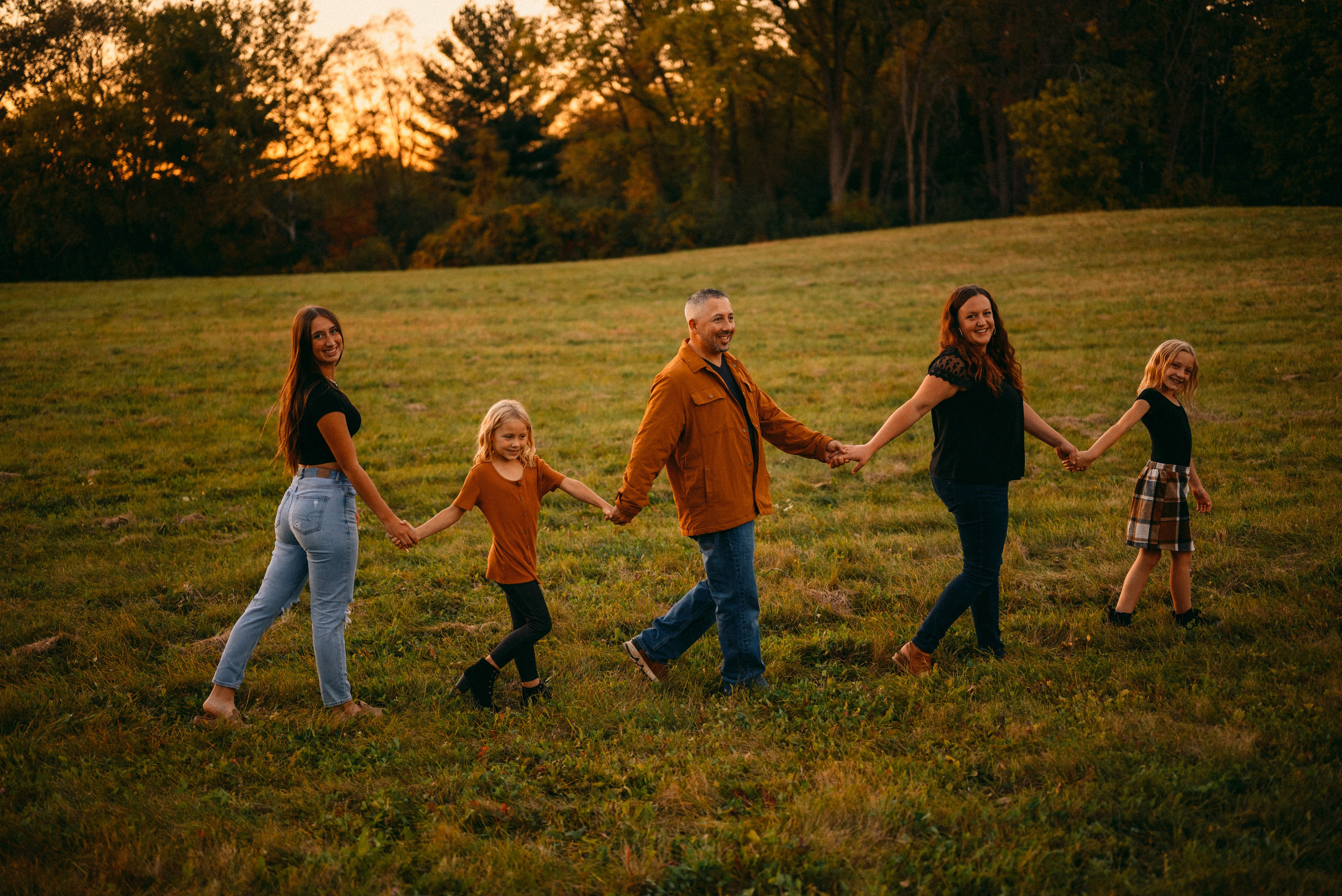 Fall family shoot in Sherwood Forest Park in Ashwaubenon. Green Bay Family Photographer — Ilia Bordiugov Photography