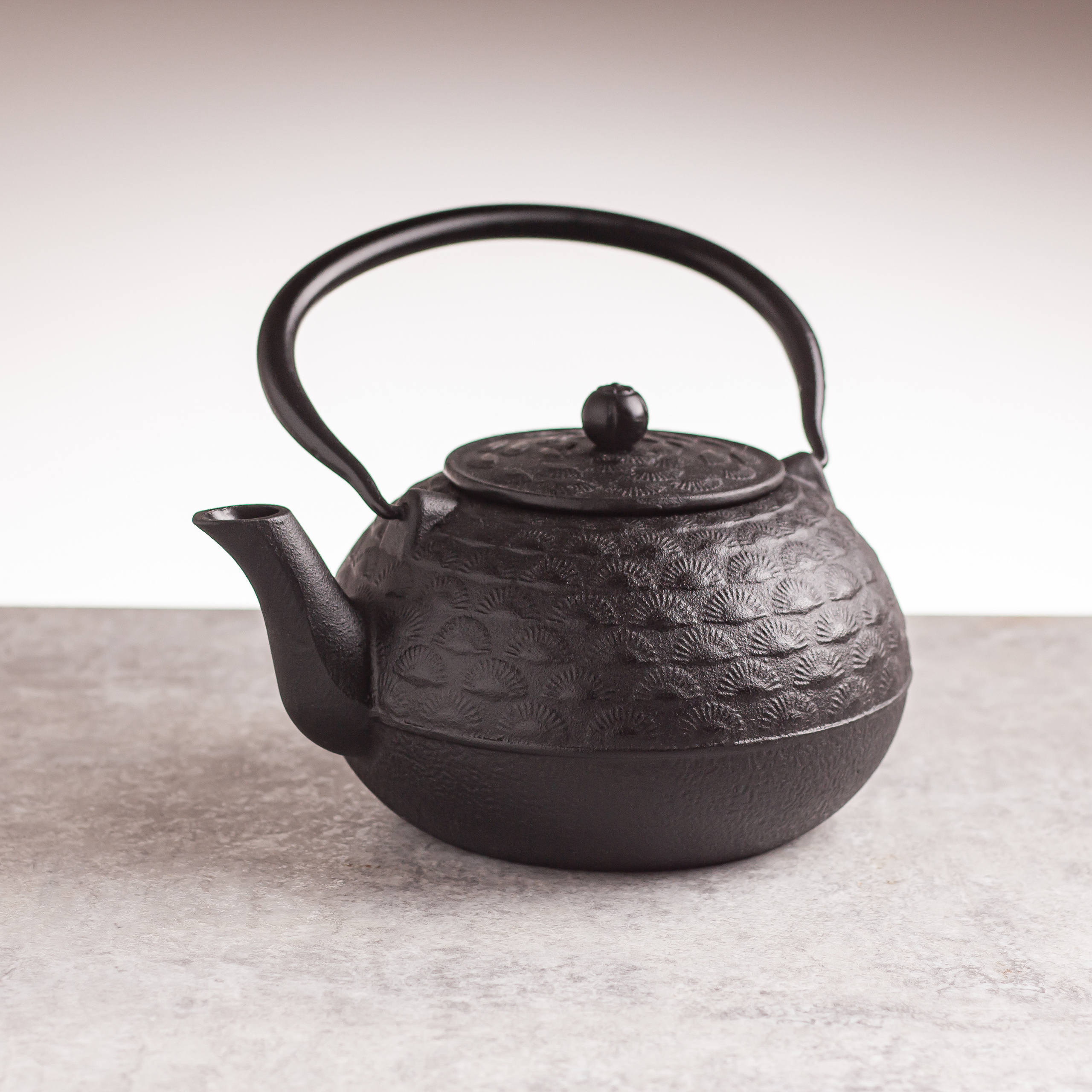 Przedmioty na białym. Główny