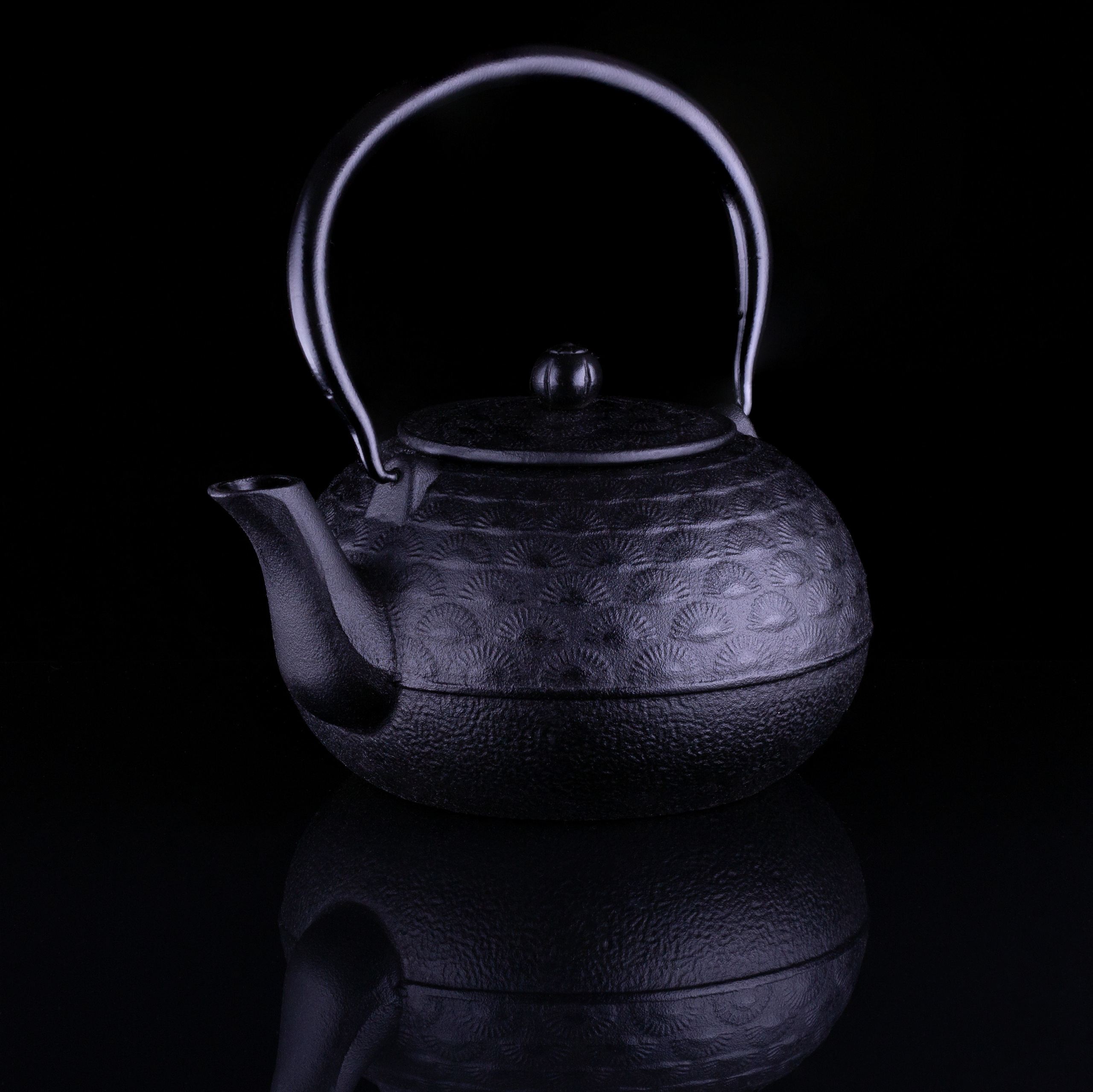 Przedmioty na czarno. Główny