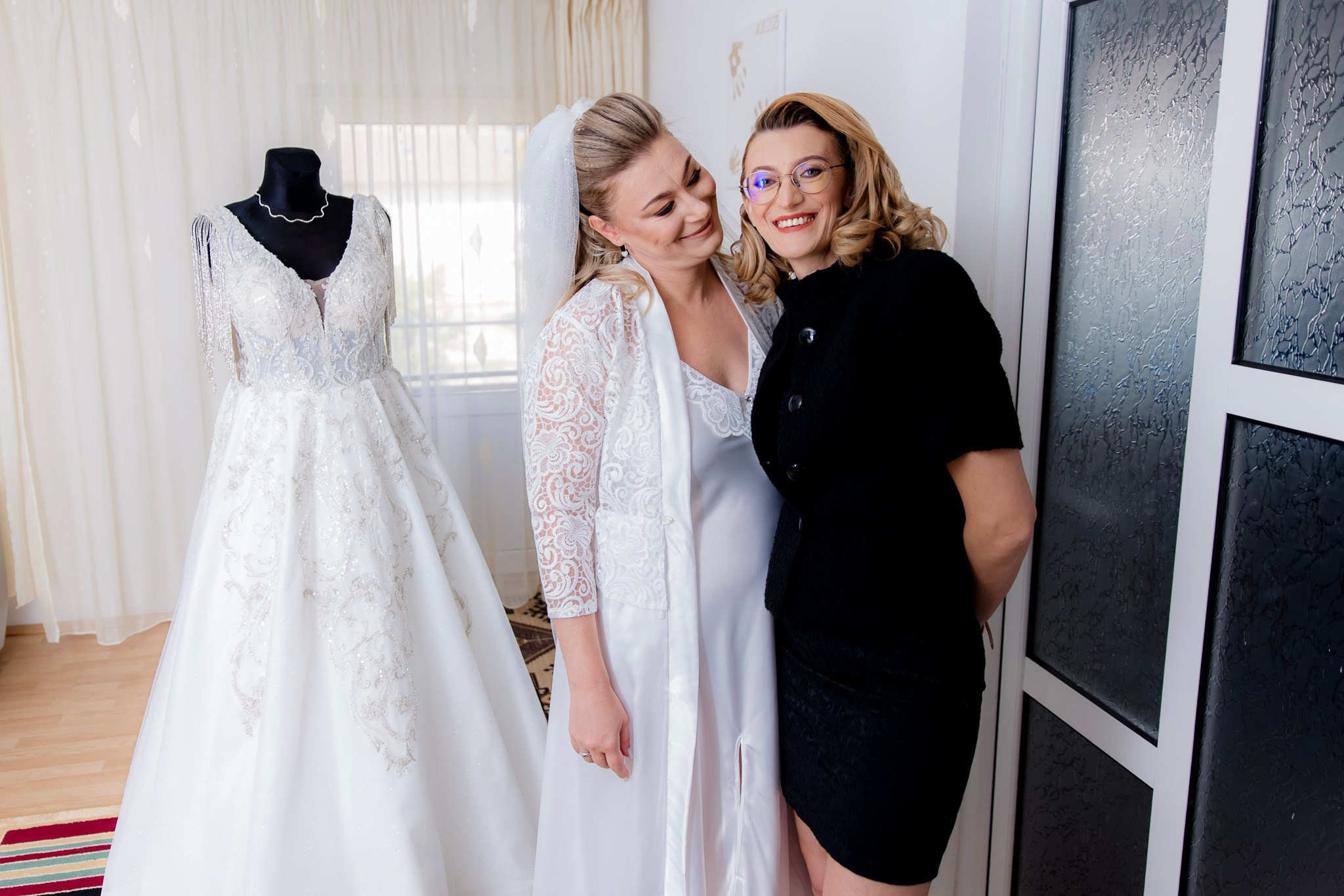 Mihai & Oana. Servicii foto-video profesionale, pentru momente de neuitat