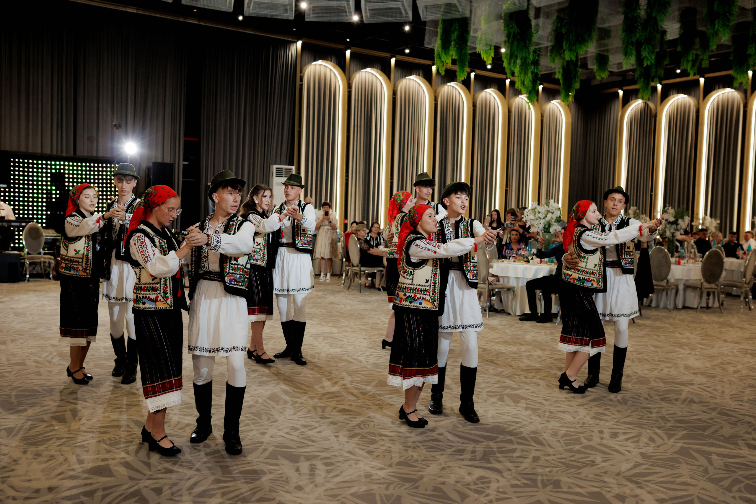 Nunta Nicoleta & Răzvan | Fotografie & Videografie Profesională. Servicii foto-video profesionale, pentru momente de neuitat