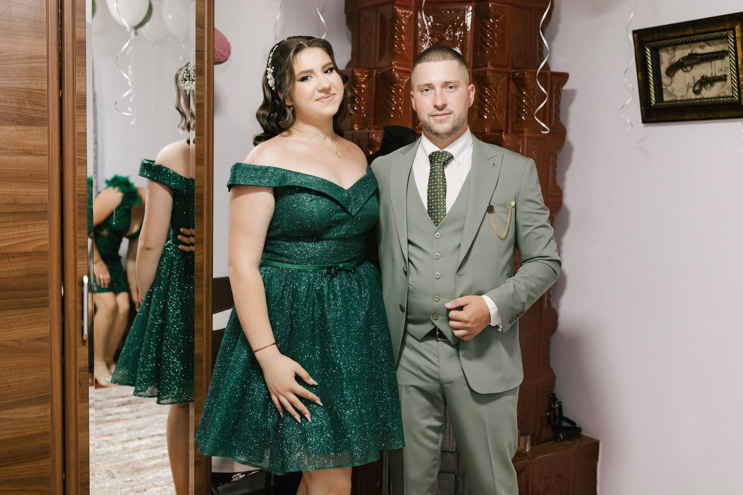 - mireasă Lavinia pregătire casa părintească Hârlău- mire Mihai pregătire Flămânzi cavalerii de onoare- fotograf nuntă Casa Jorovlea- ședință foto miri Mihai și Lavinia- nuntă elegantă Casa Jorovlea- fotografie de nuntă naturală România- domnișoare de onoare pregătire mireasă- emoții nuntă biserică- dansul mirilor Casa Jorovlea* fotograf profesionist nuntă Botoșani Iași* fotografie documentară de nuntă- familie și prieteni la nuntă- nași Mihai și Nicoleta nuntă- portret mireasă în lumină naturală- petrecere nuntă Casa Jorovlea- Nuntă Mihai și Lavinia – momente emoționante din ziua nunții, pregătirile mirilor în Hârlău și Flămânzi, ceremonia religioasă și ședința foto realizată de  AlinoFotoStudio -  Mireasa Lavinia în timpul pregătirilor la Hârlău-  Mihai pregătit de cavalerii de onoare în Flămânzi - Ceremonia religioasă a mirilor Mihai și Lavinia-Ședință foto romantică de nuntă Mihai și Lavinia - Dansul mirilor la petrecerea de nuntă -  fotograf nuntă Iași-  fotograf nuntă Botoșani- wedding photography Romania- AlinoFotoStudio - AlinoFotoStudio - Alin Chirilă fotograf - fotograf Botoșani - fotograf Iași - fotograf Hârlău - fotograf Bacău - fotograf Suceava - fotograf București - fotograf Neamț - servicii foto video - fotograf evenimente - fotograf nuntă - fotograf botez - wedding photographer Romania - ședință foto nuntă - fotografie de eveniment - wedding photography - fotografie profesională - fotograf profesionist România- povestitor prin fotografie, servicii foto - video -profesionale