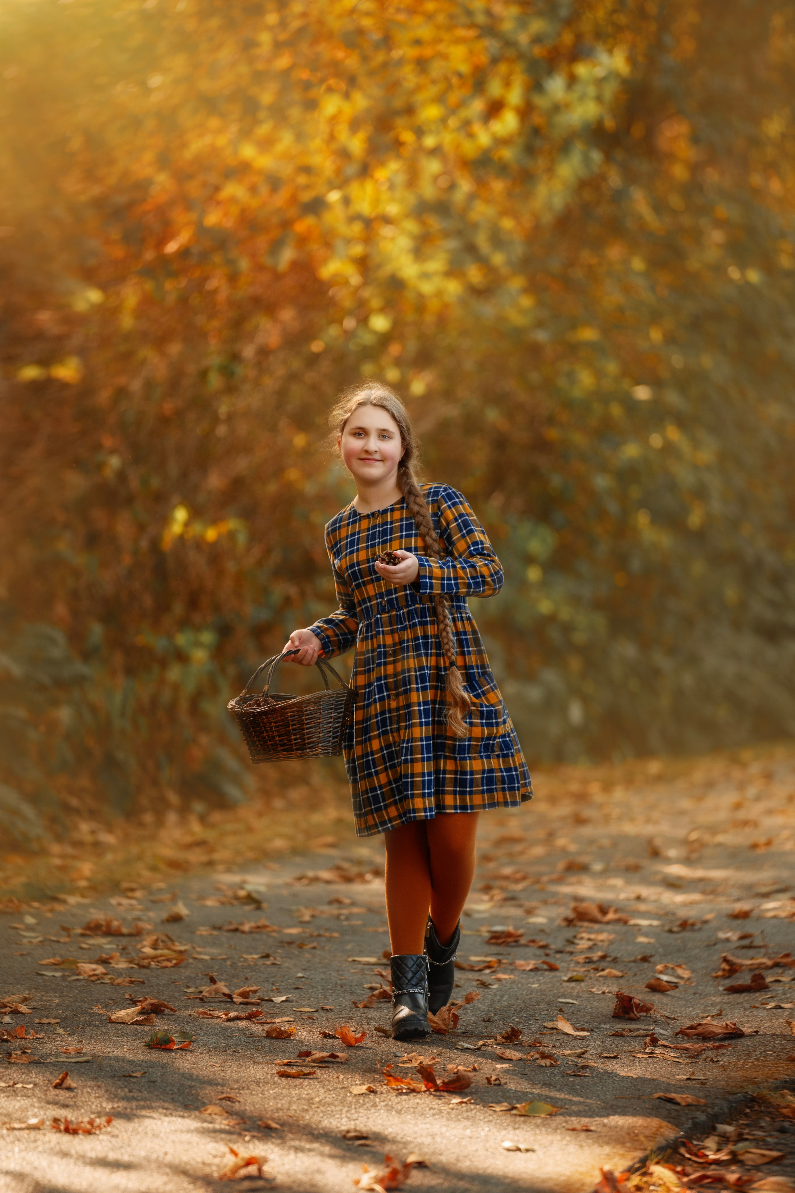 Caity in the autumn forest. Wedding & portrait photography in the Seattle Area. Helen Michelle photographer