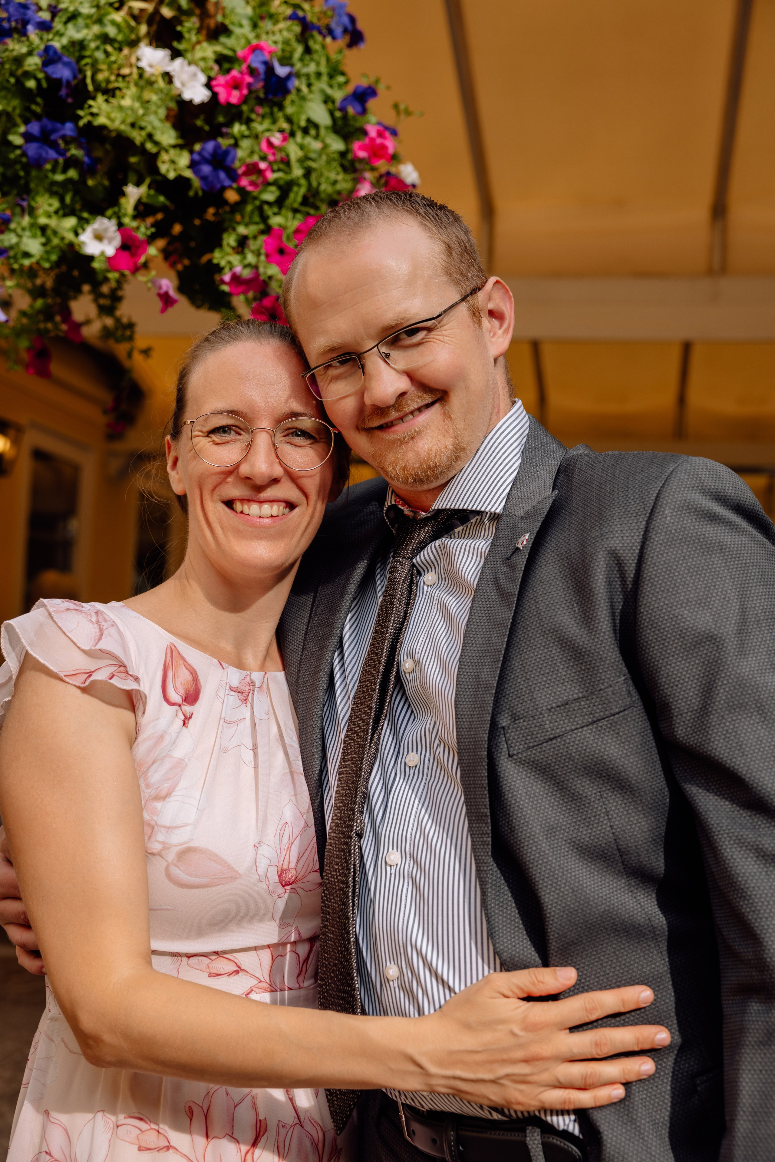 Sandra und Kevin: Standesamt Unterföring und Friedensengel. Hochzeitsfotograf München Taufe Familienfotograf Tanja Mauke