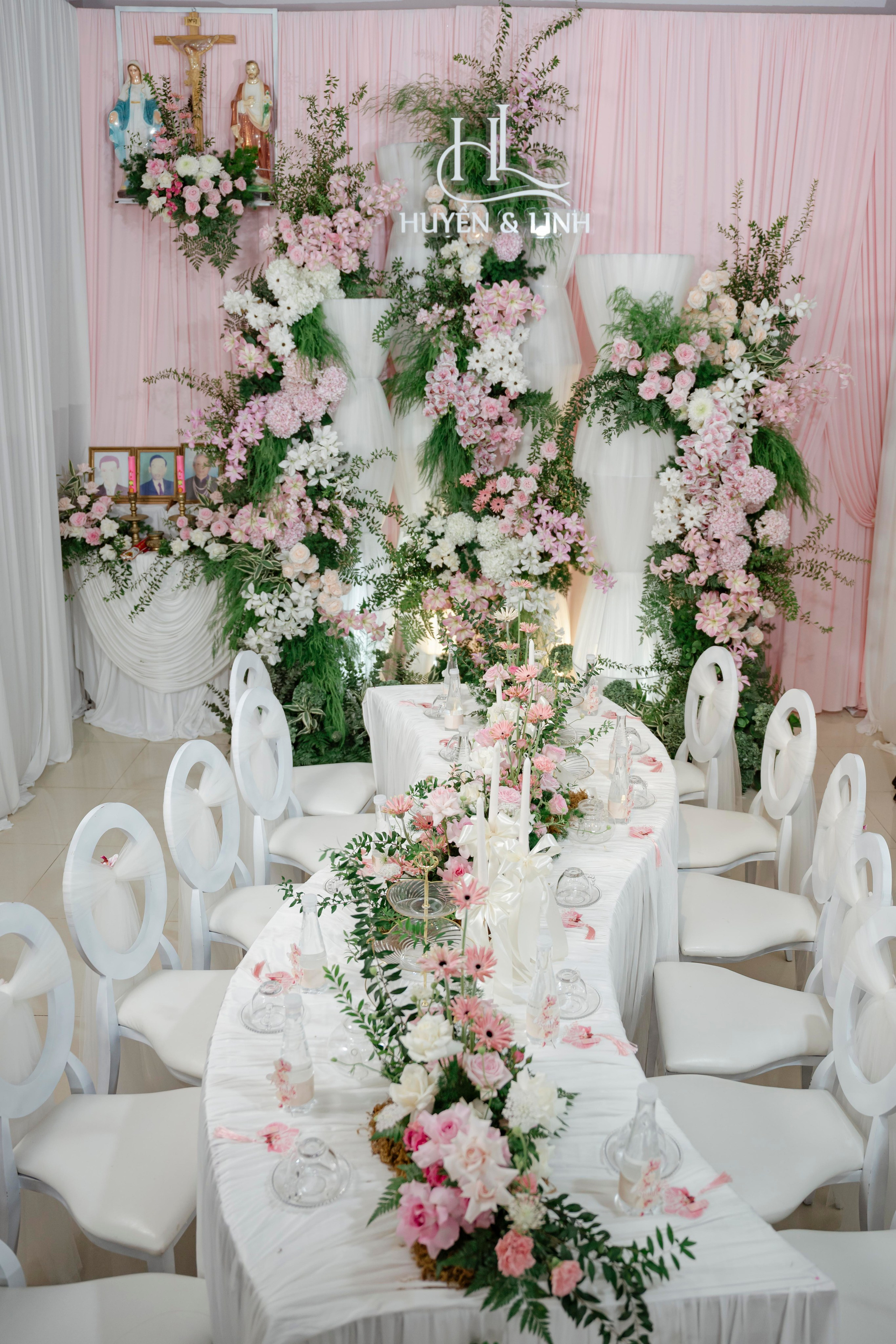 LINH & HUYEN. WEDDING PHOTOGRAPHER IN VIETNAM