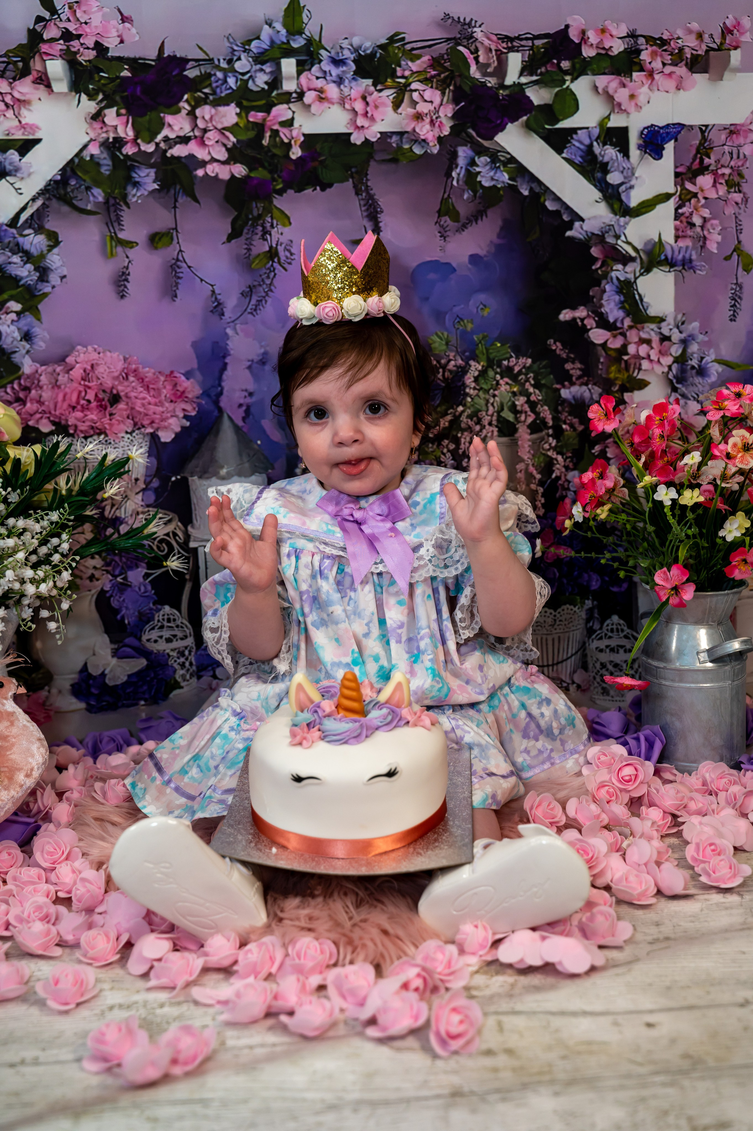 Smash the cake. Lucia Adam Family Photography