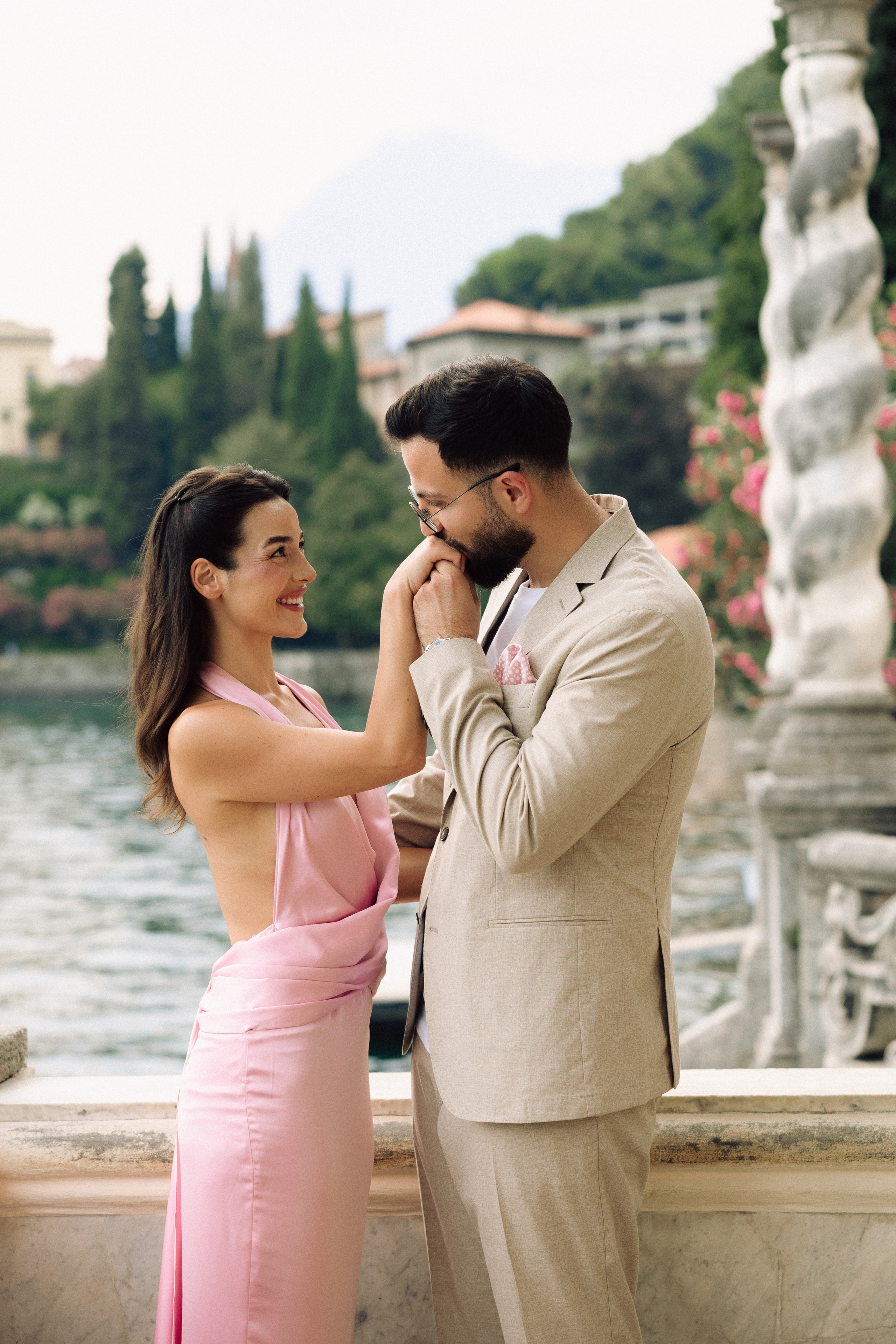 Romantic couple photoshoot at Villa Monastero on Lake Como