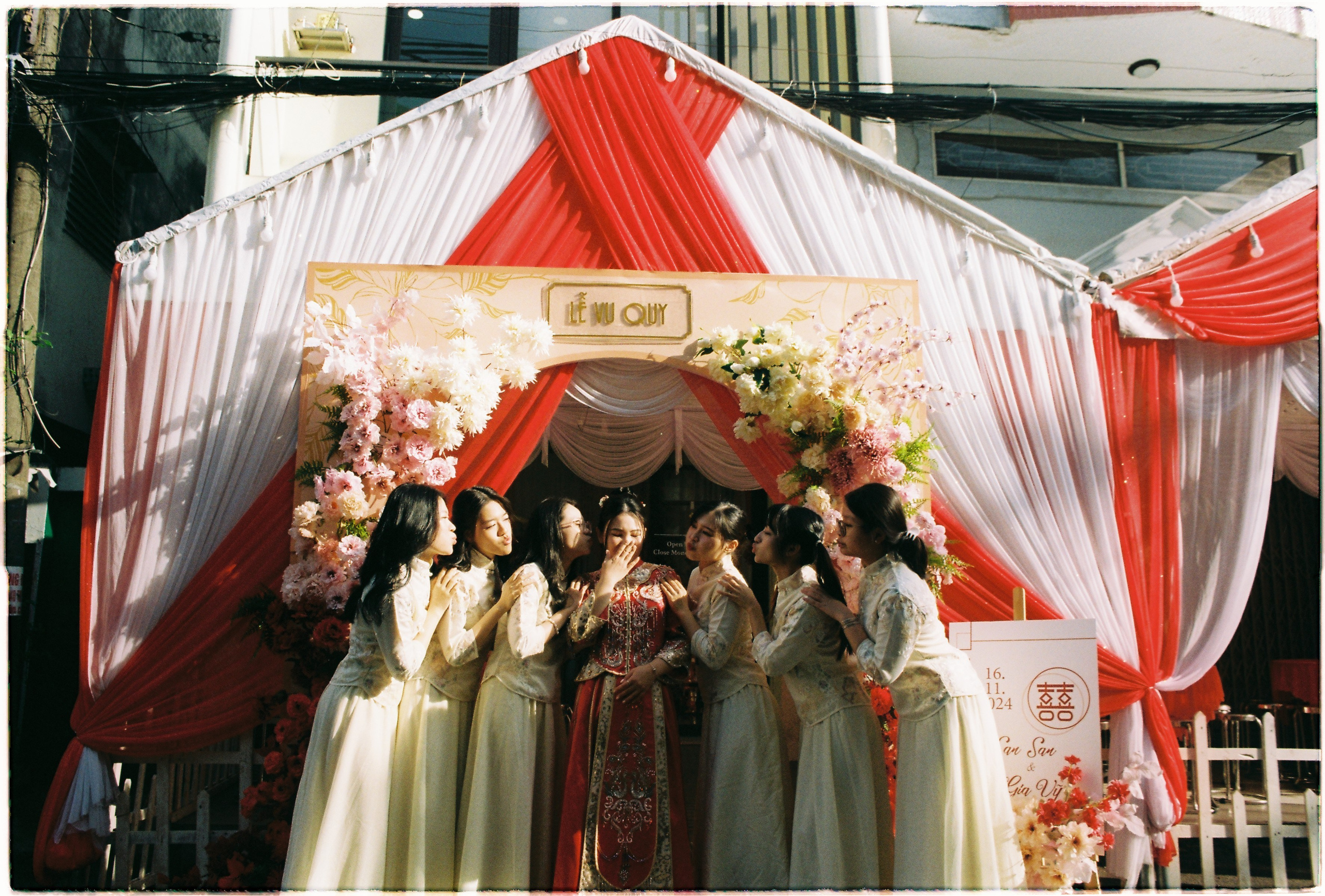 SAN SAN — GIA VỸ