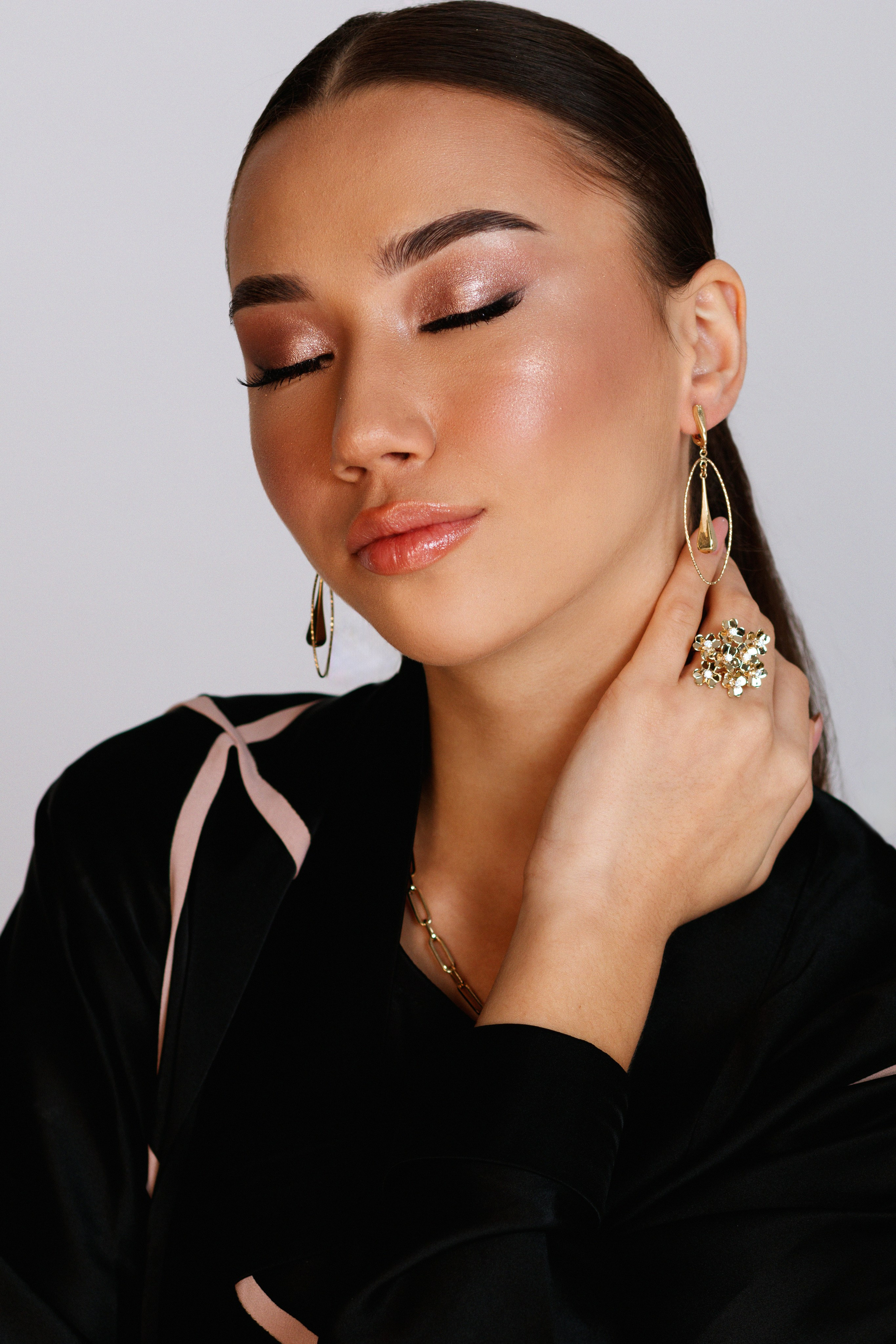 Сьемка для ювелирного бренда. Портретный фотограф Нигинахон Исматуллаева в Ташкенте