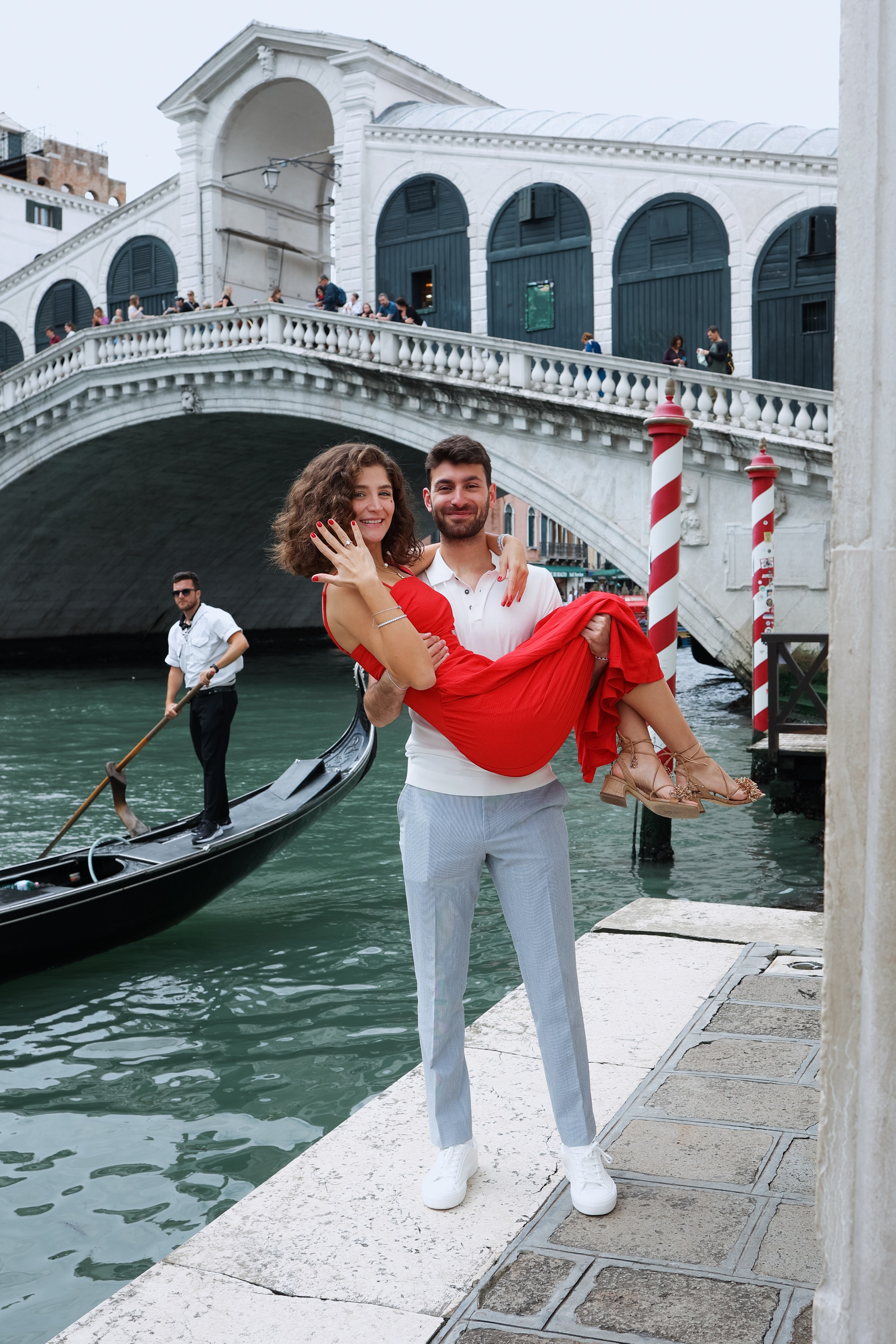 Surprise proposal on a Gondola Ride, Lola & Andy. Photographer in Venice, Viktoria Antonova