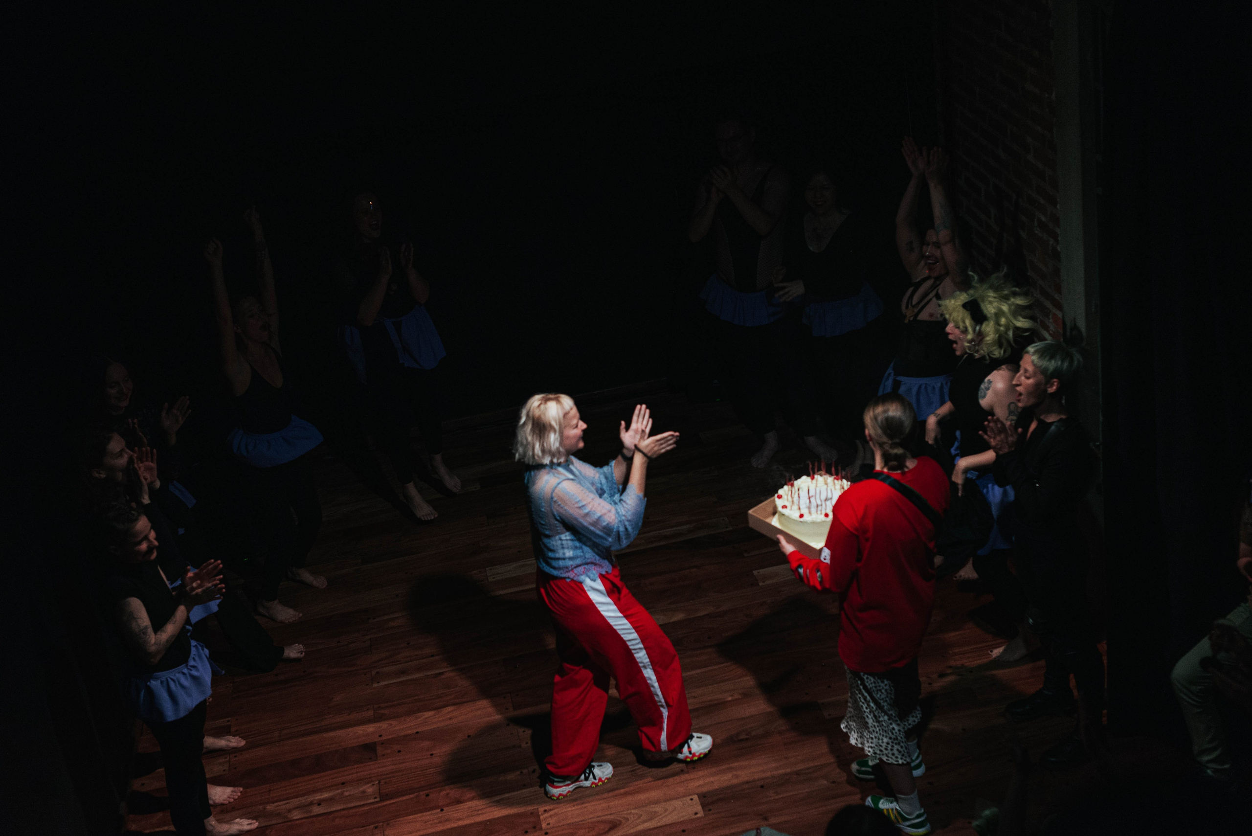 Анонс. Полковник и птицы. Фотограф @elmirkami в городе Буэнос-Айрес