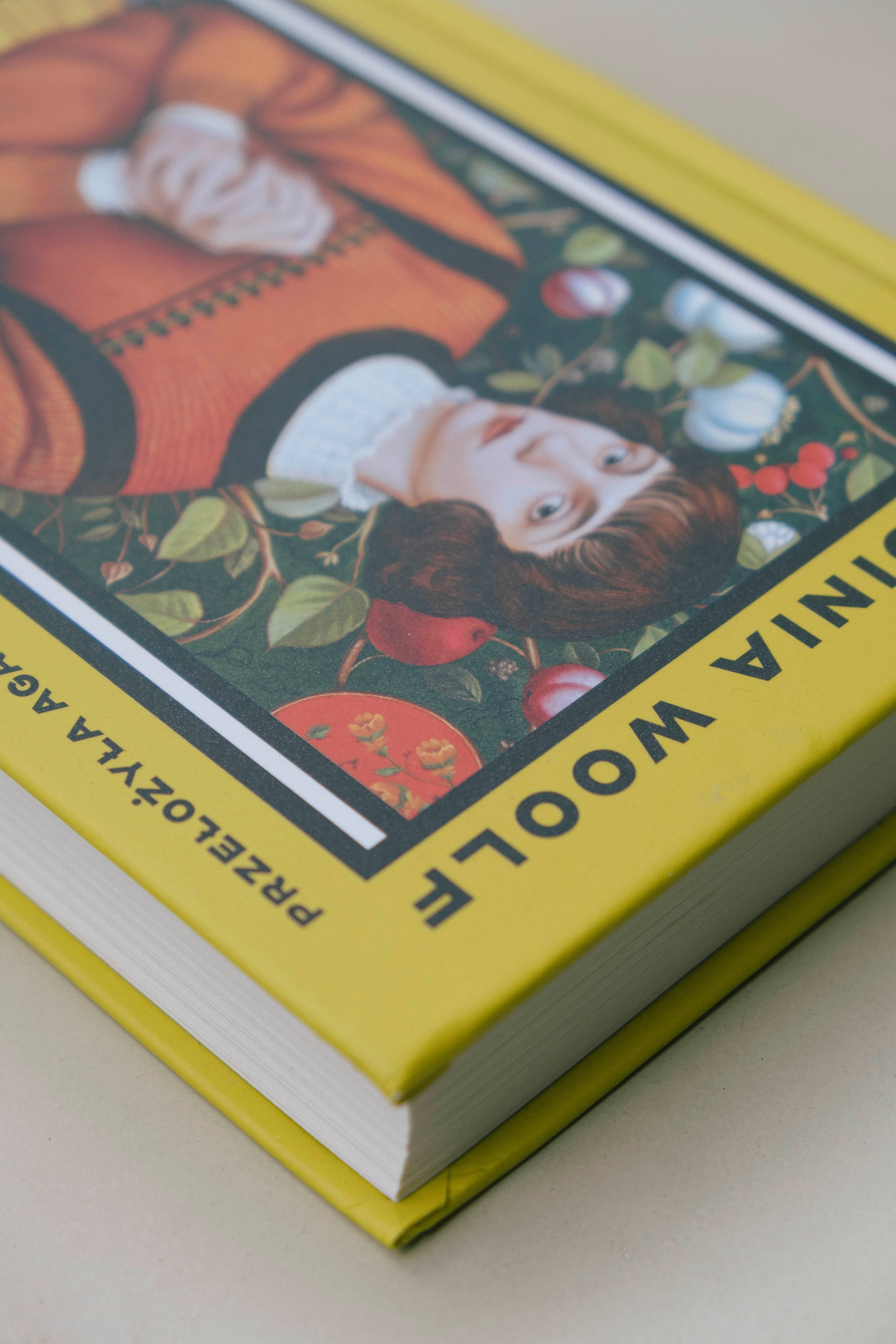 Collaboration with Marginesy Publishing House. ELEN BEZHEN