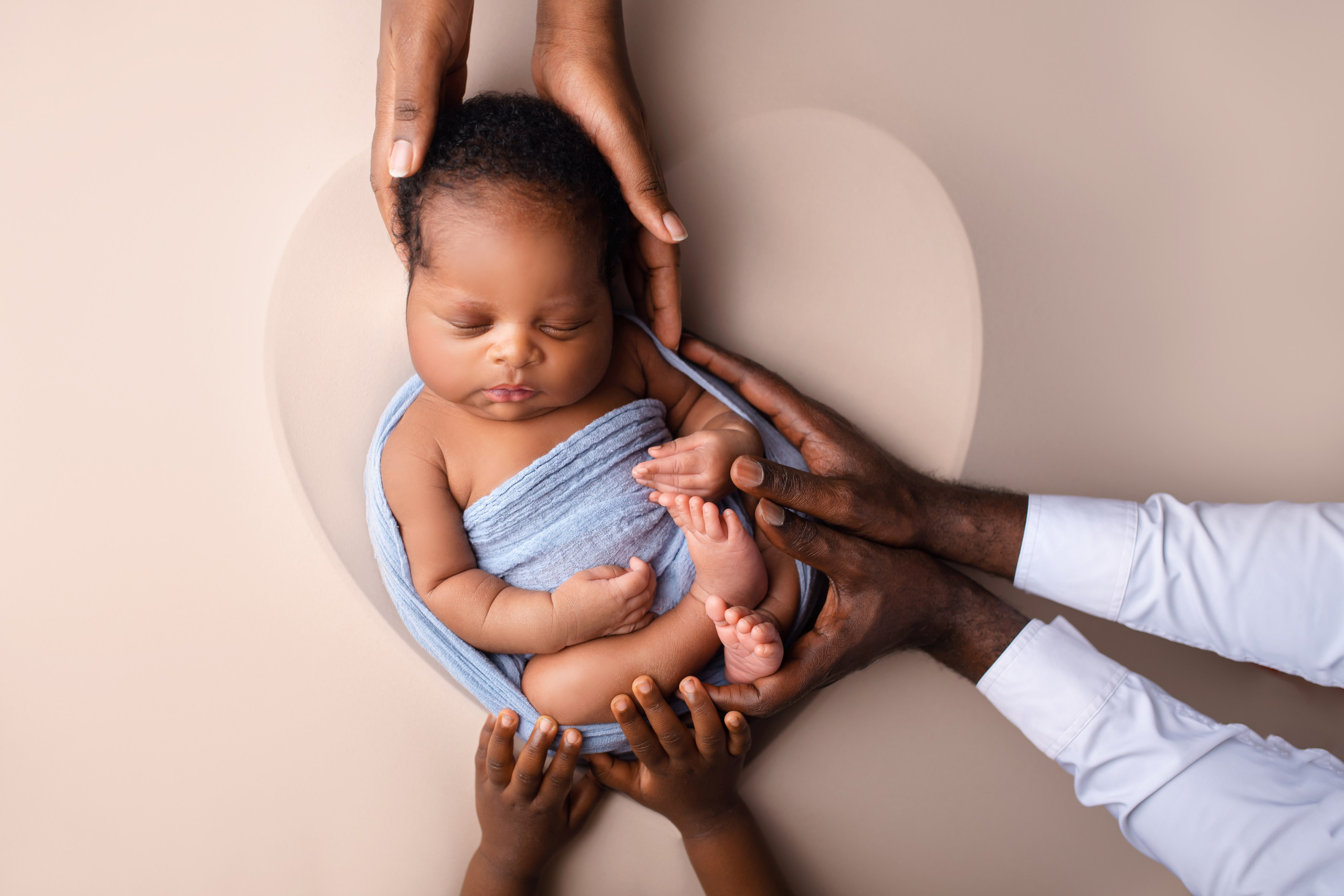 Newborn photoshoot. Newborn photographer and Photography Educator in Prague Yana Stelmakh