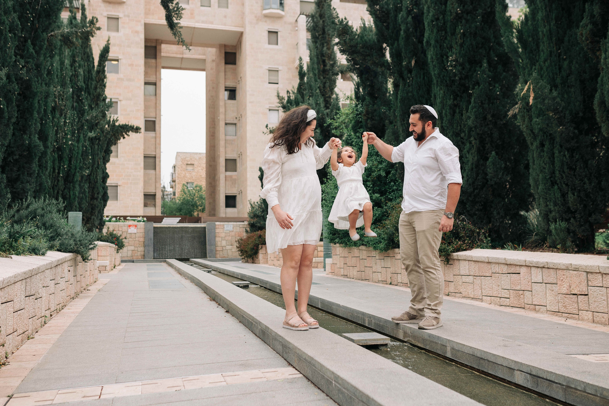 EXPECTING A BABY, JERUSALEM. PHOTOGRAPHER IN ISRAEL