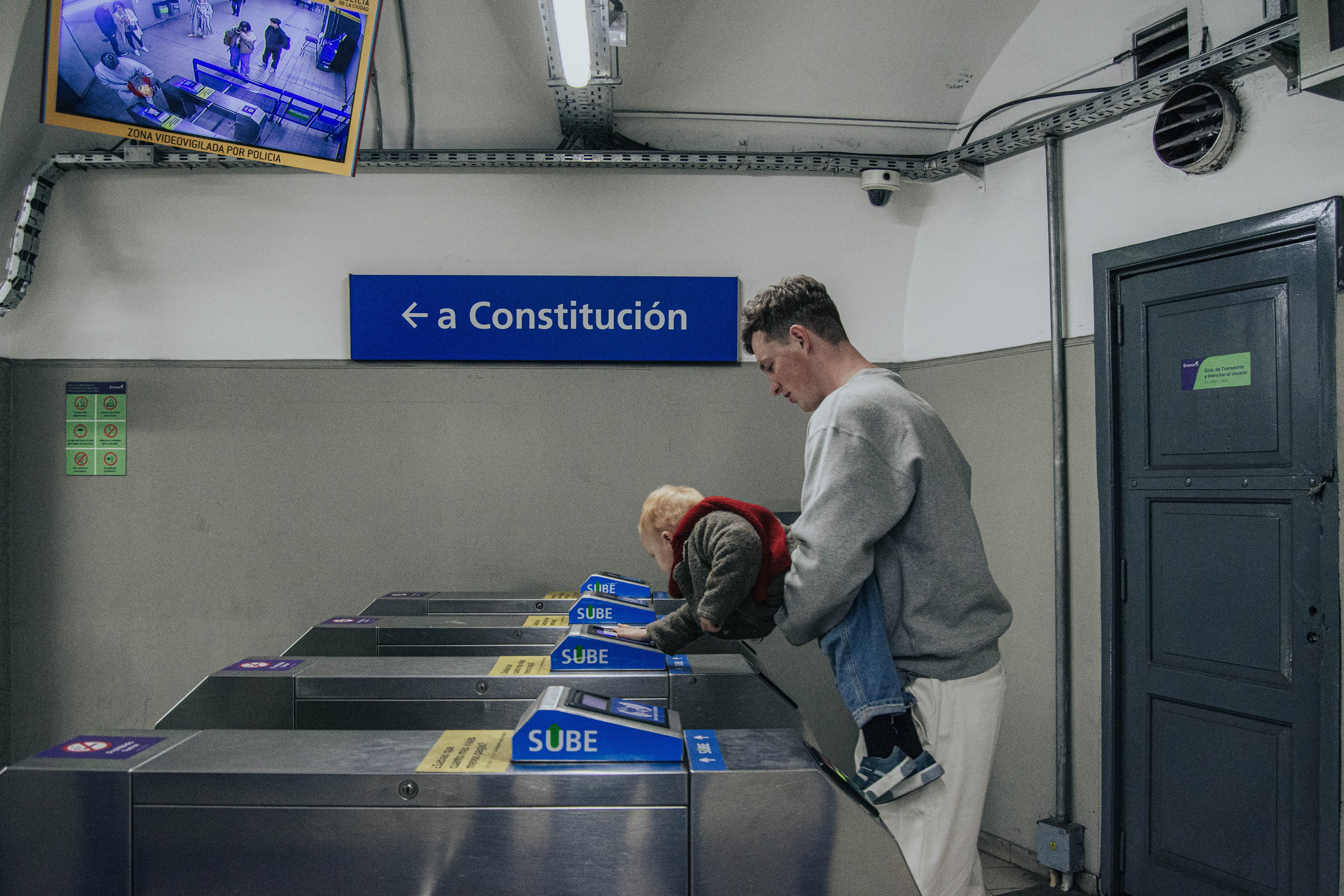 Family photo shoot. Buenos Aires. Photographer @elmirkami in the city of Buenos Aires