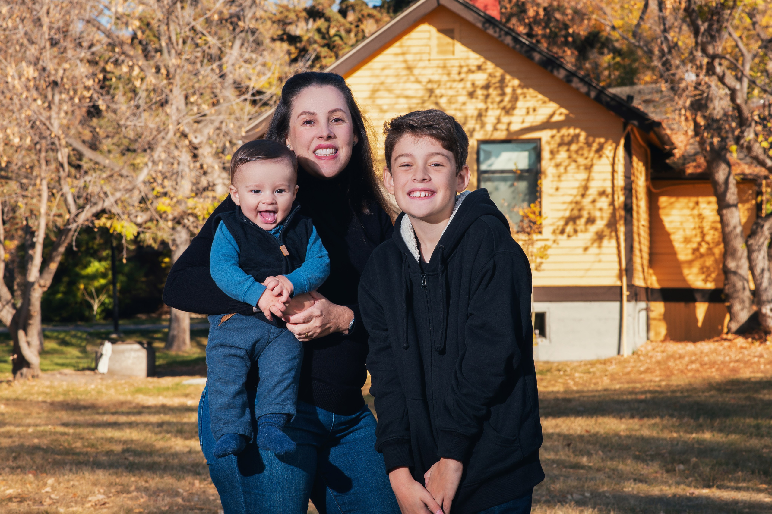 Manuela’s Family. Carlos Lima Photography — Photographer in Calgary