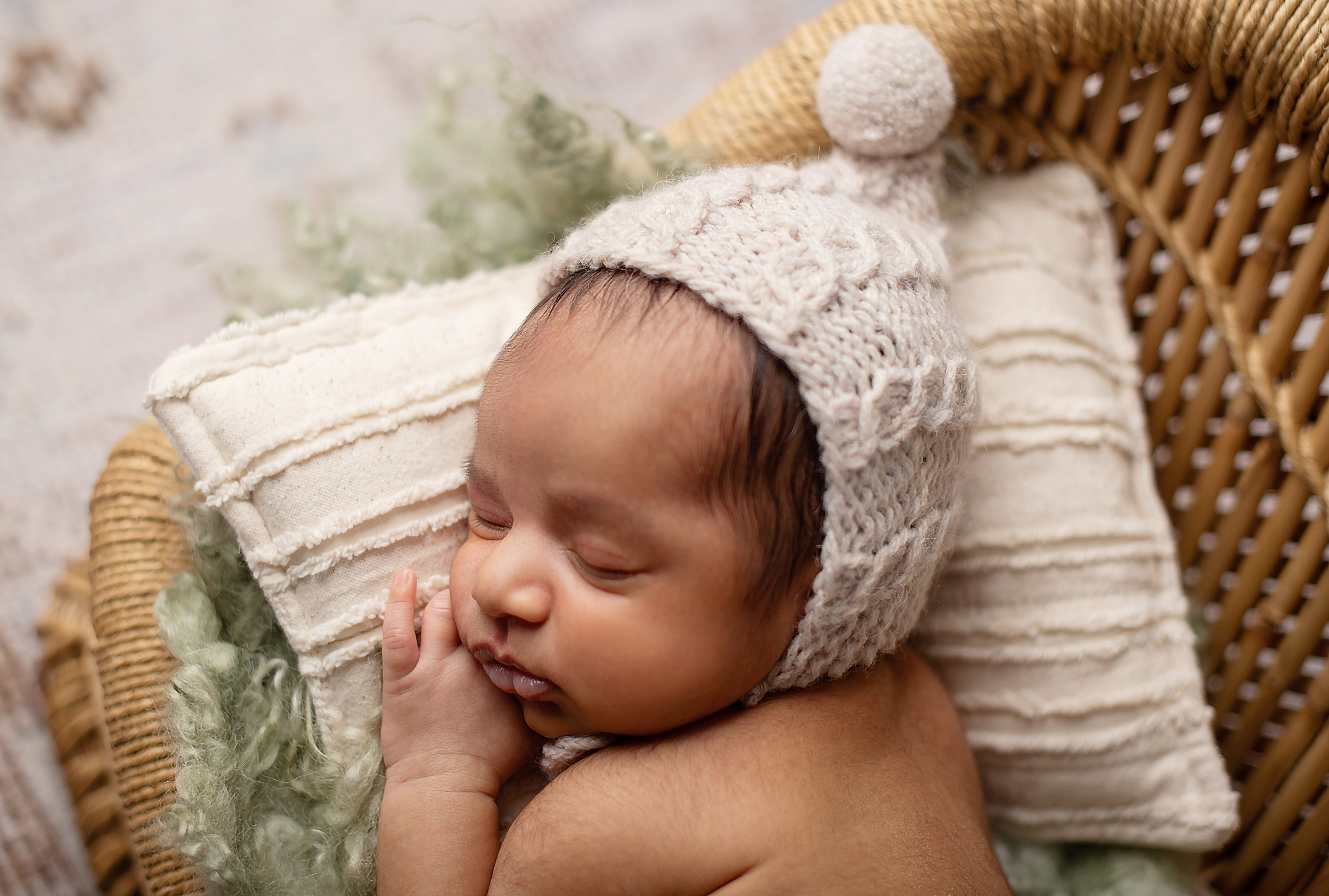 Mr Cute. Newborn, pregnancy, family photographer in New Jersey