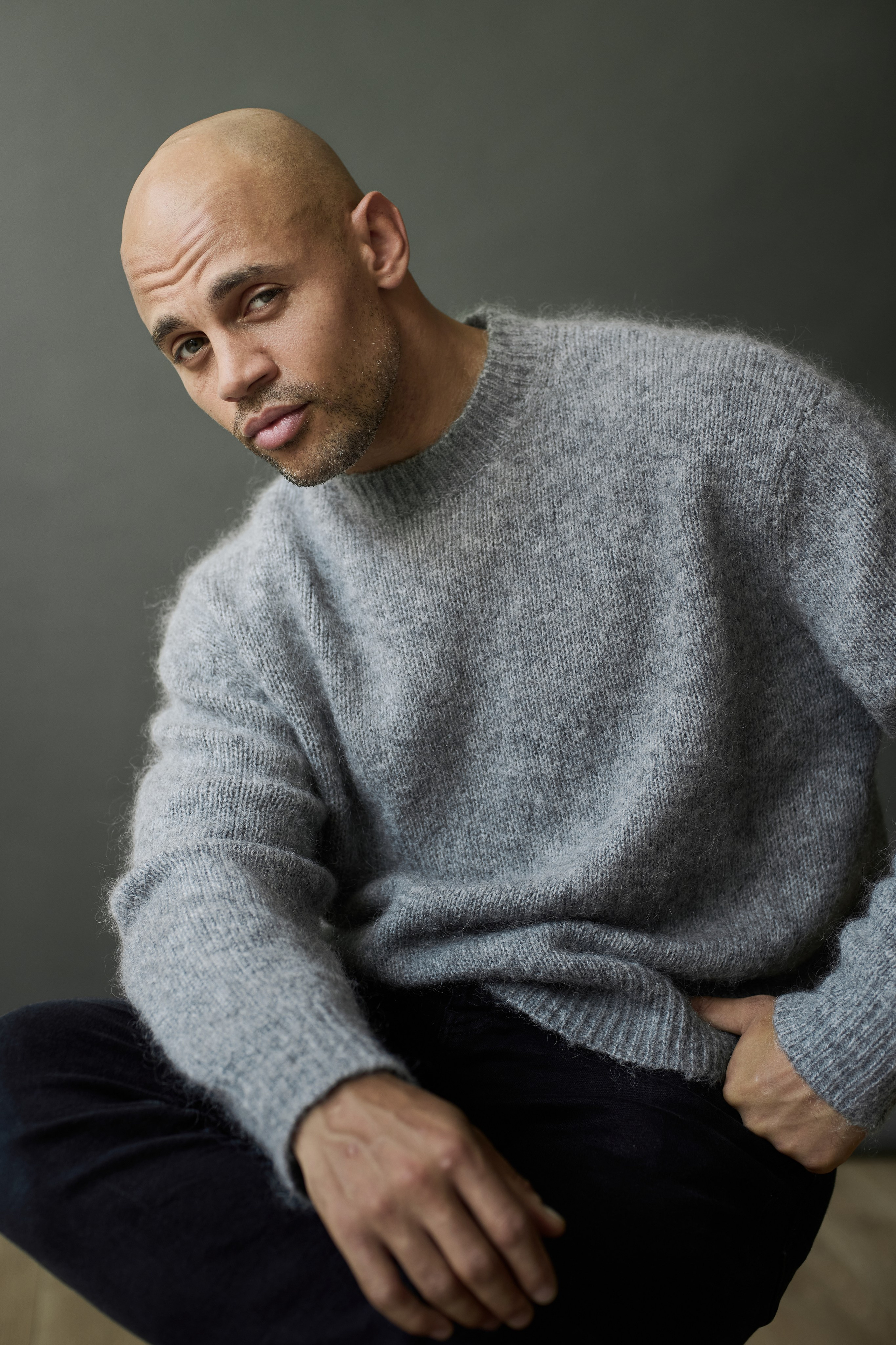 Headshot of actor Geoffrey Thompson in the studio Amsterdam by Victoria Ushkanova