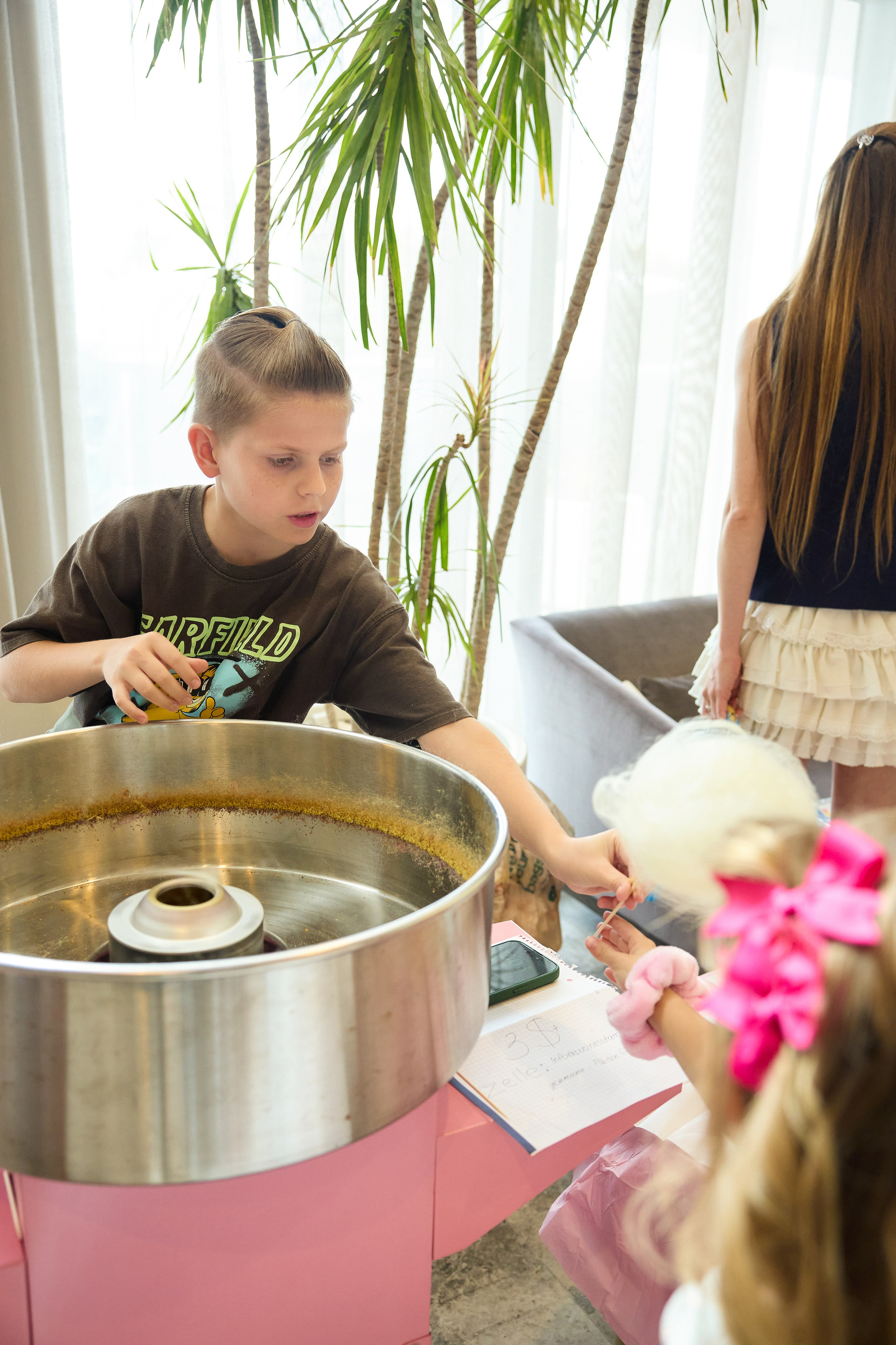 Авторская благотворительная художественная выставка Дианы Бортник. Фотограф Юлия Маковеева