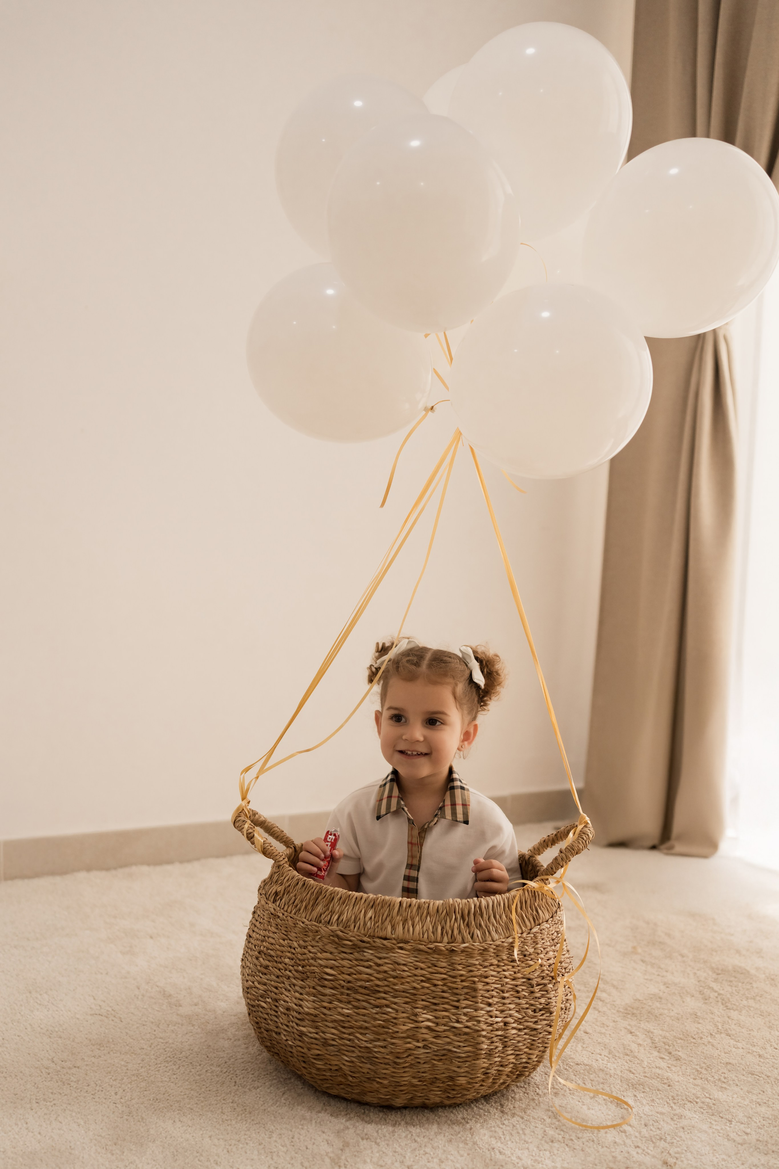 Home studio session — fun and giggles!. Angela Iakovleva — Family Photographer in Dubai