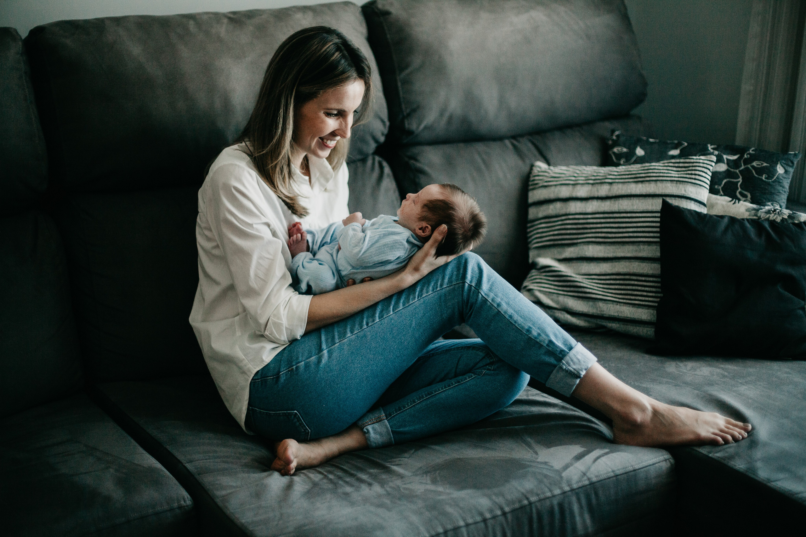 Bebê em casa. Fotógrafa de família