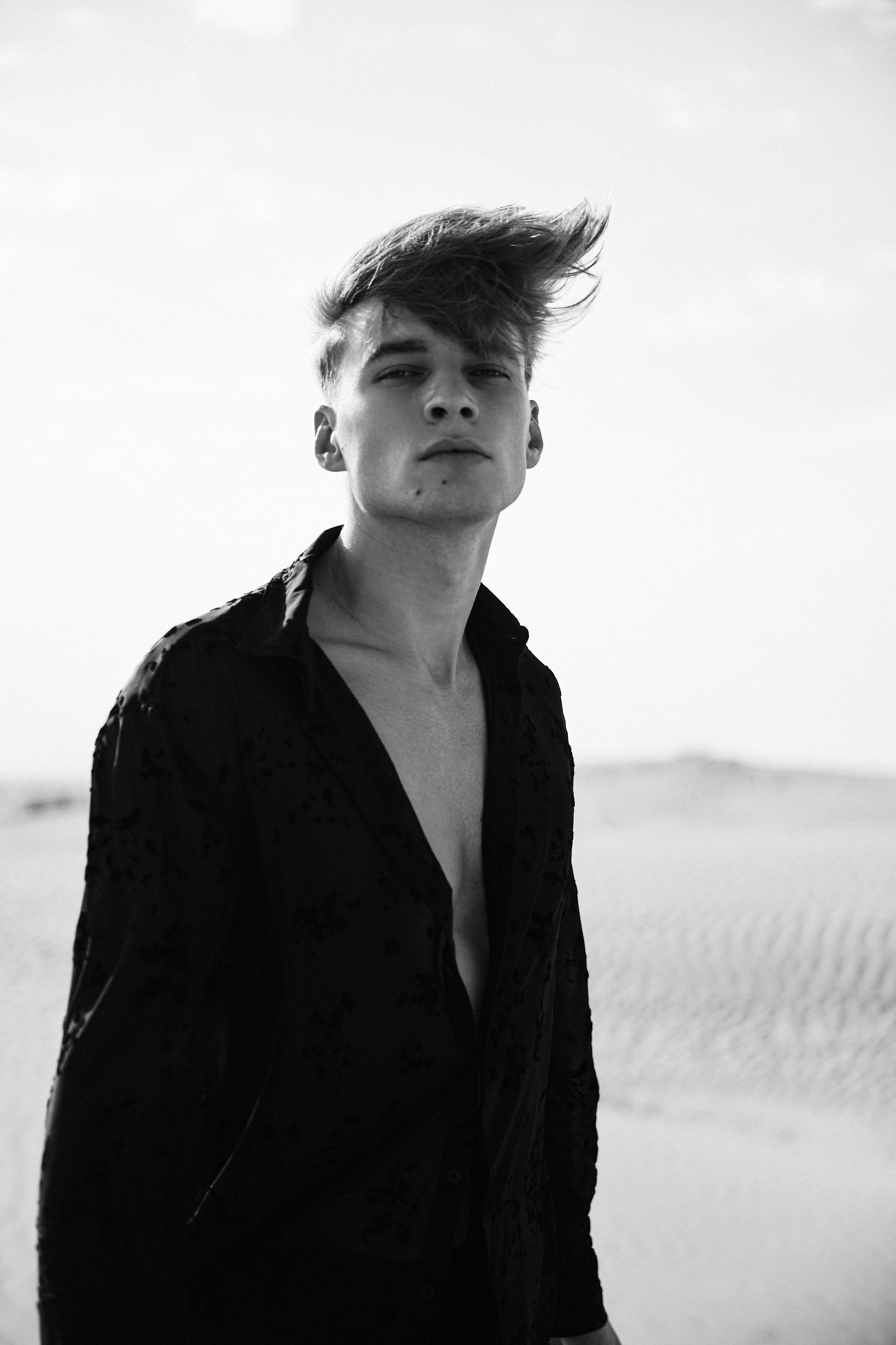 Desert. Female Photographer in Dubai