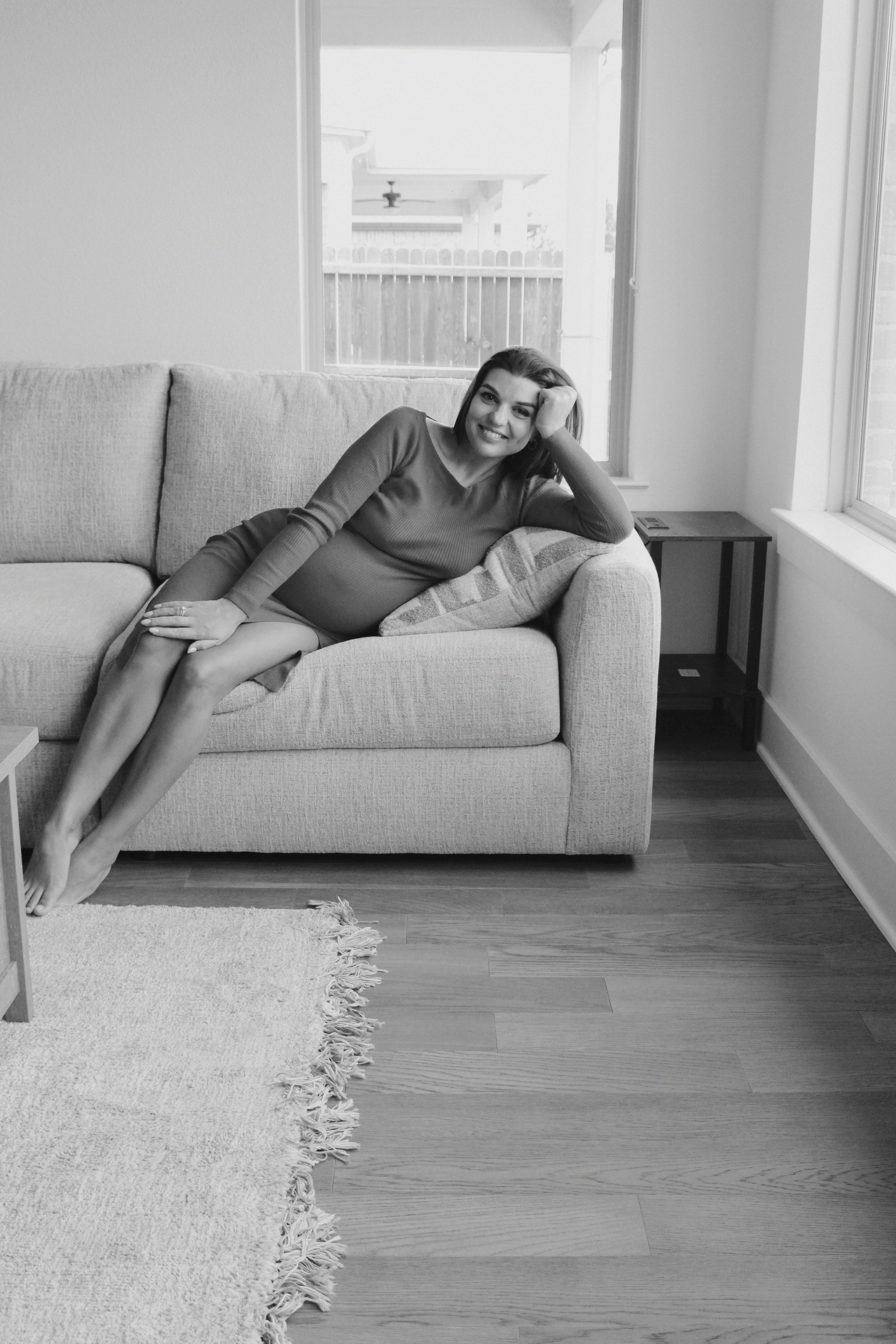 Maternity, Family & Pregnancy Photoshoot at Home. Lana Petrychenko — Portrait & Family Photographer. Valencia, Spain