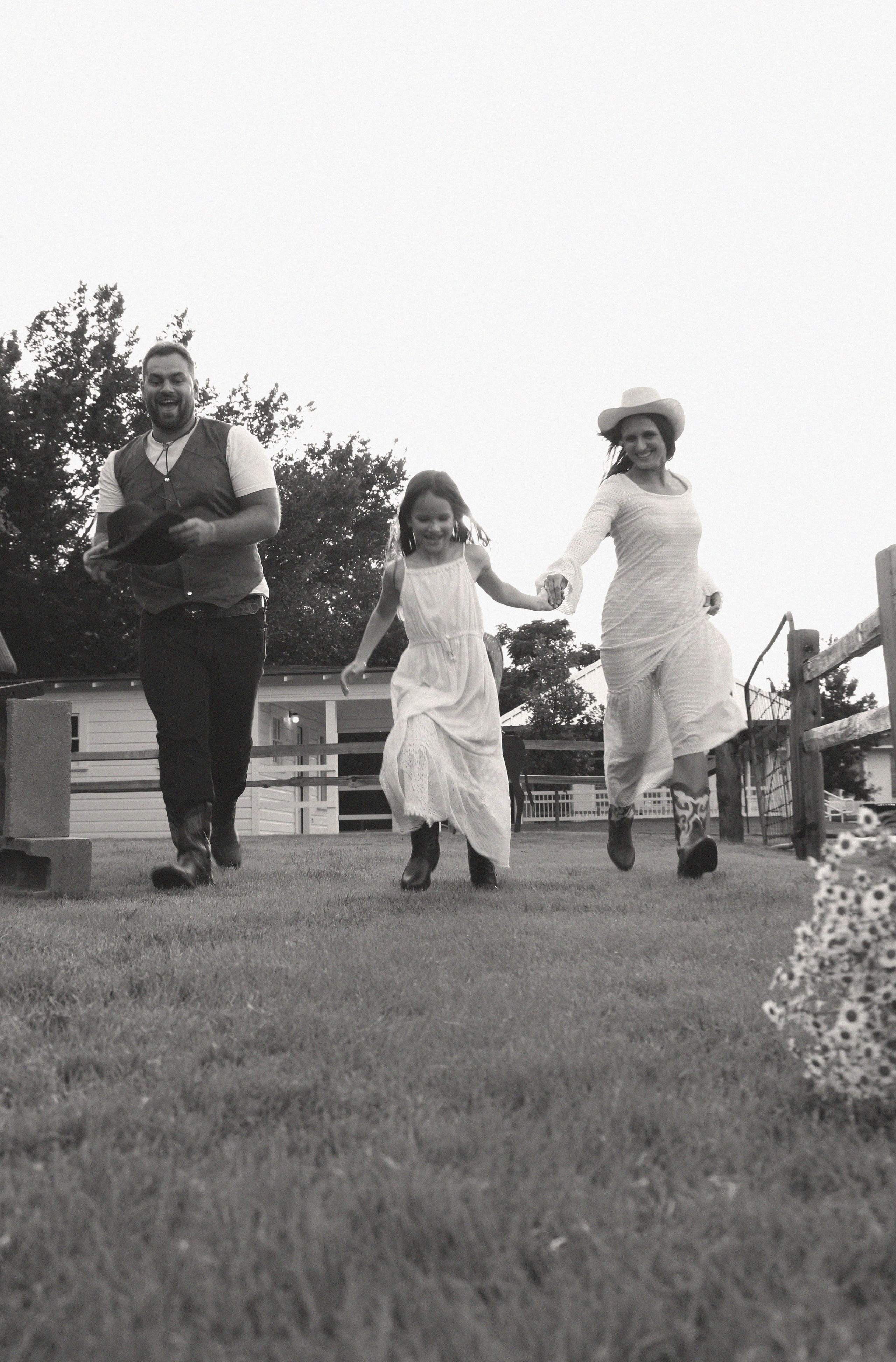 Texas Countryside Family Photoshoot in Cowboy Style. Lana Petrychenko — Portrait & Family Photographer. Valencia, Spain