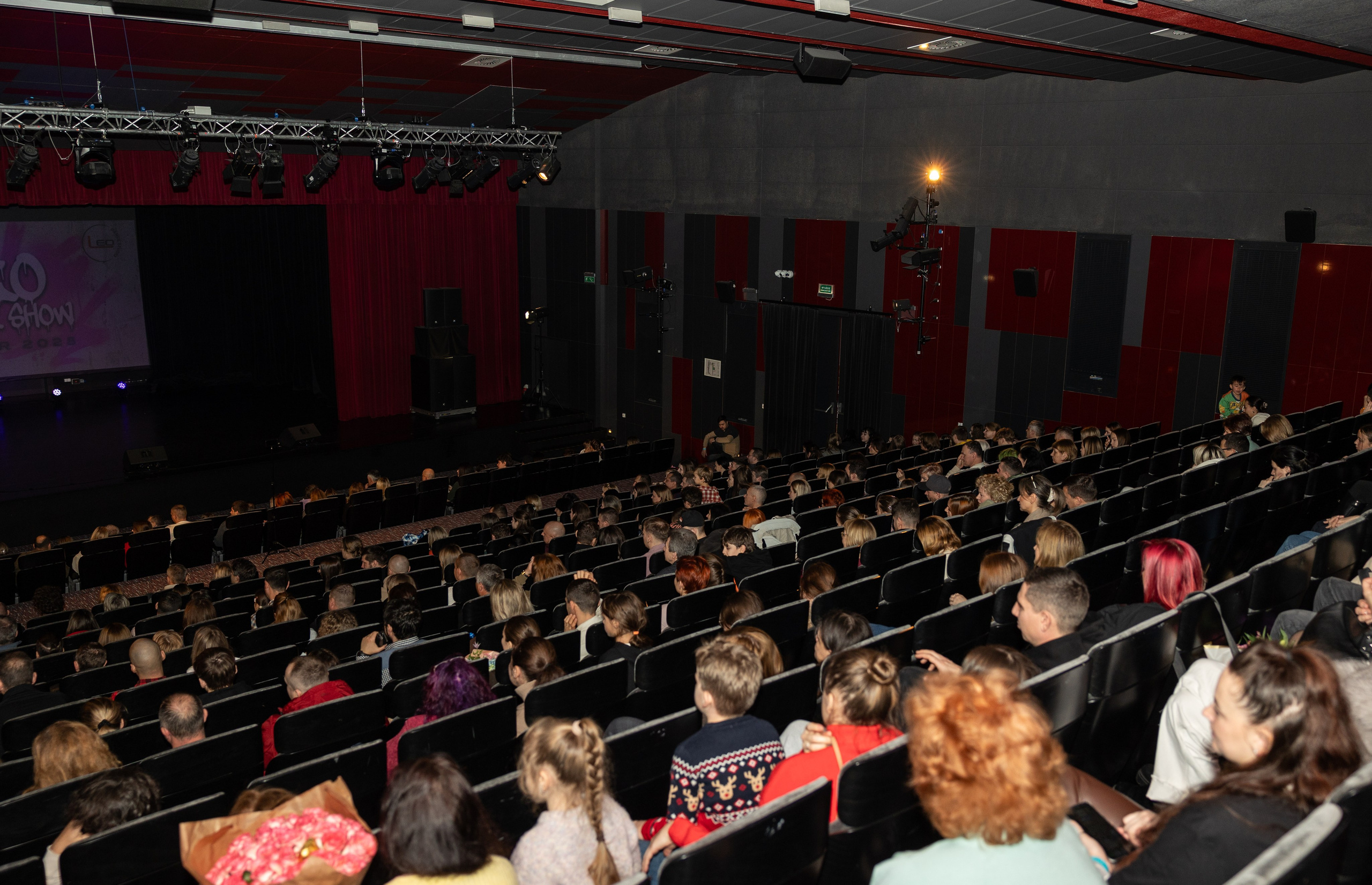 LEO DANCE SHOW WINTER 2025. Семейный и детский фотограф в Варшаве Мила Бобровская