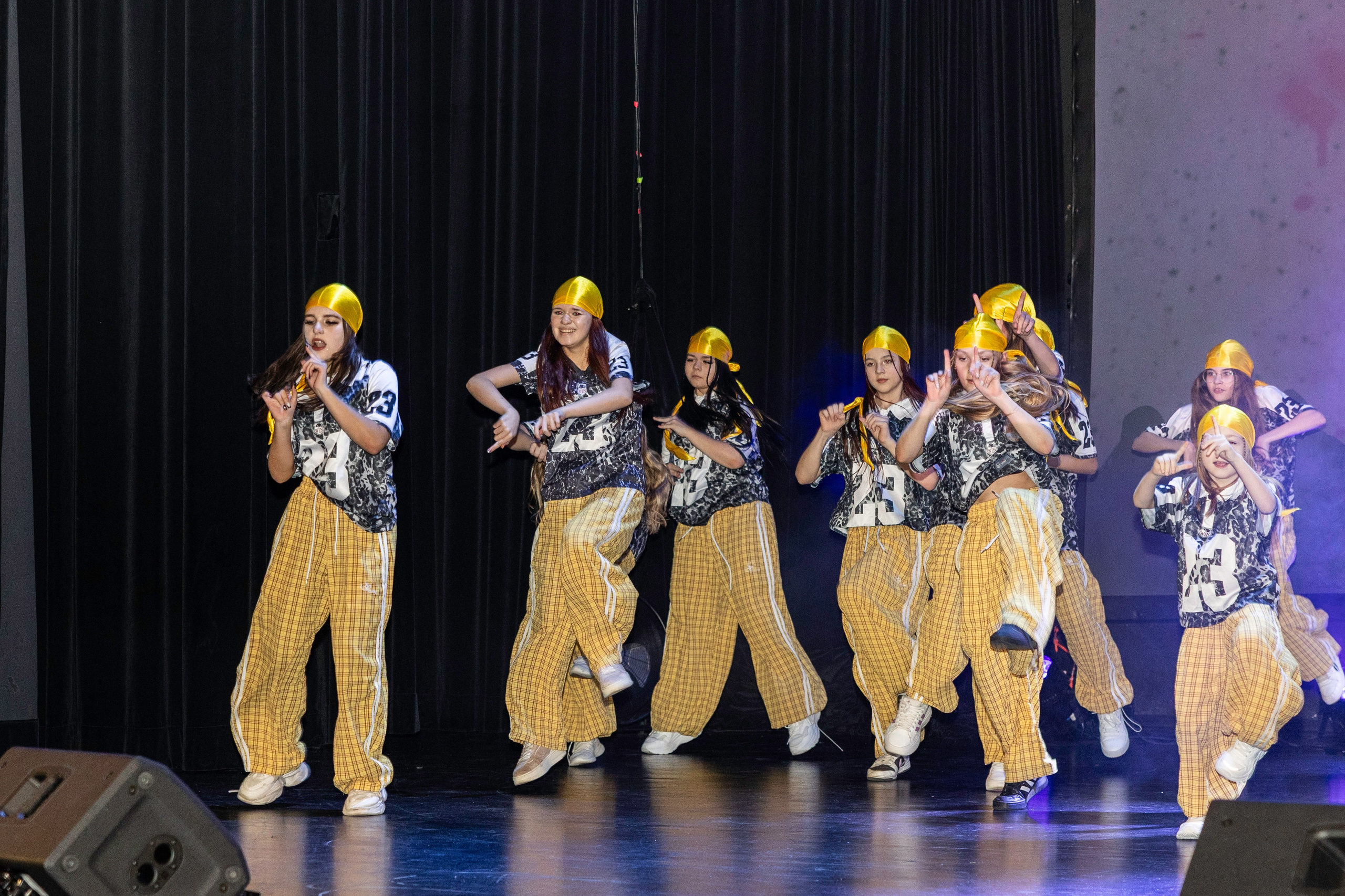 LEO DANCE SHOW WINTER 2025. Семейный и детский фотограф в Варшаве Мила Бобровская