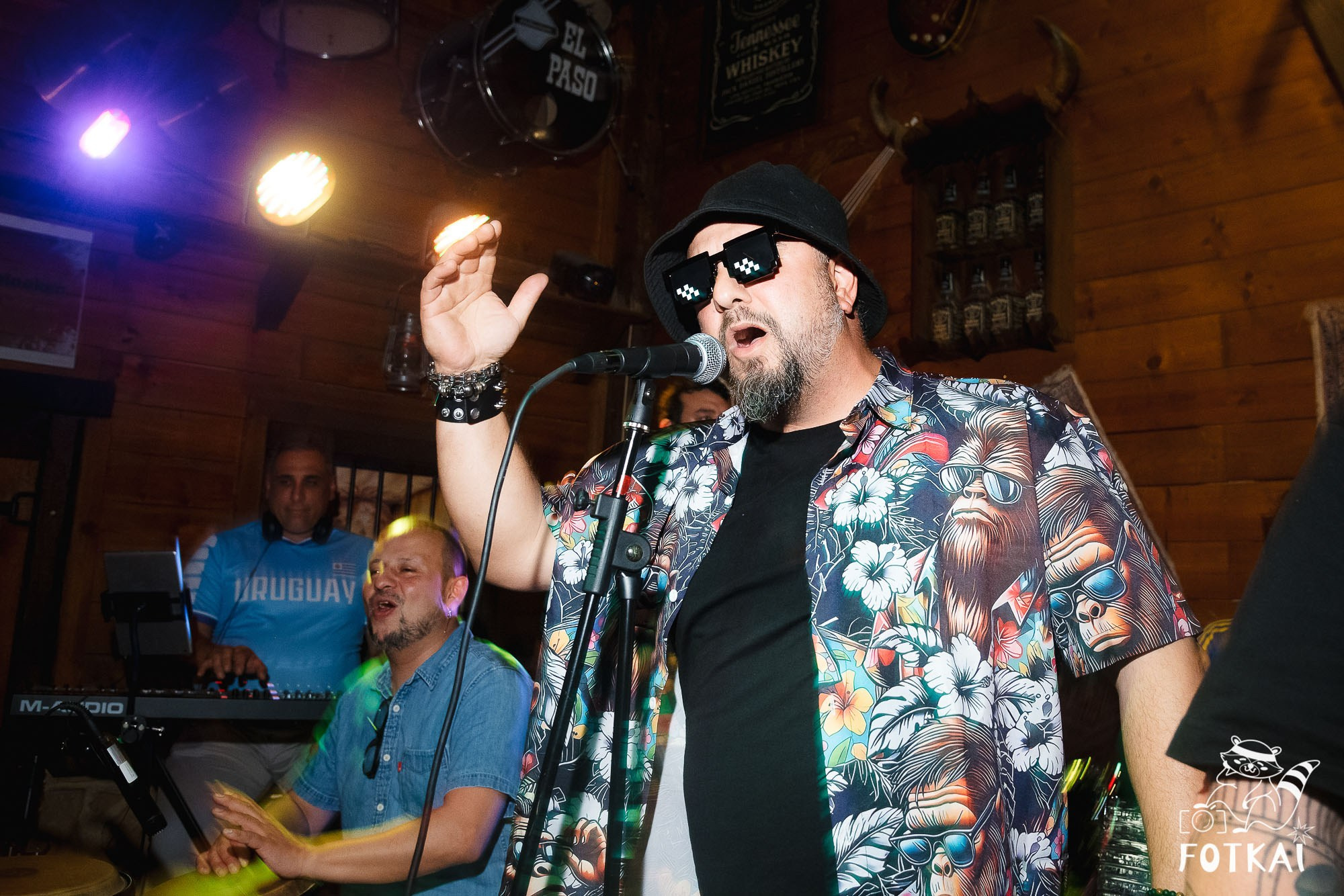 Los Ekilibristas de la Cuerda Floja — Фото с концерта в Торревьехе, 2026 | FOTKAI