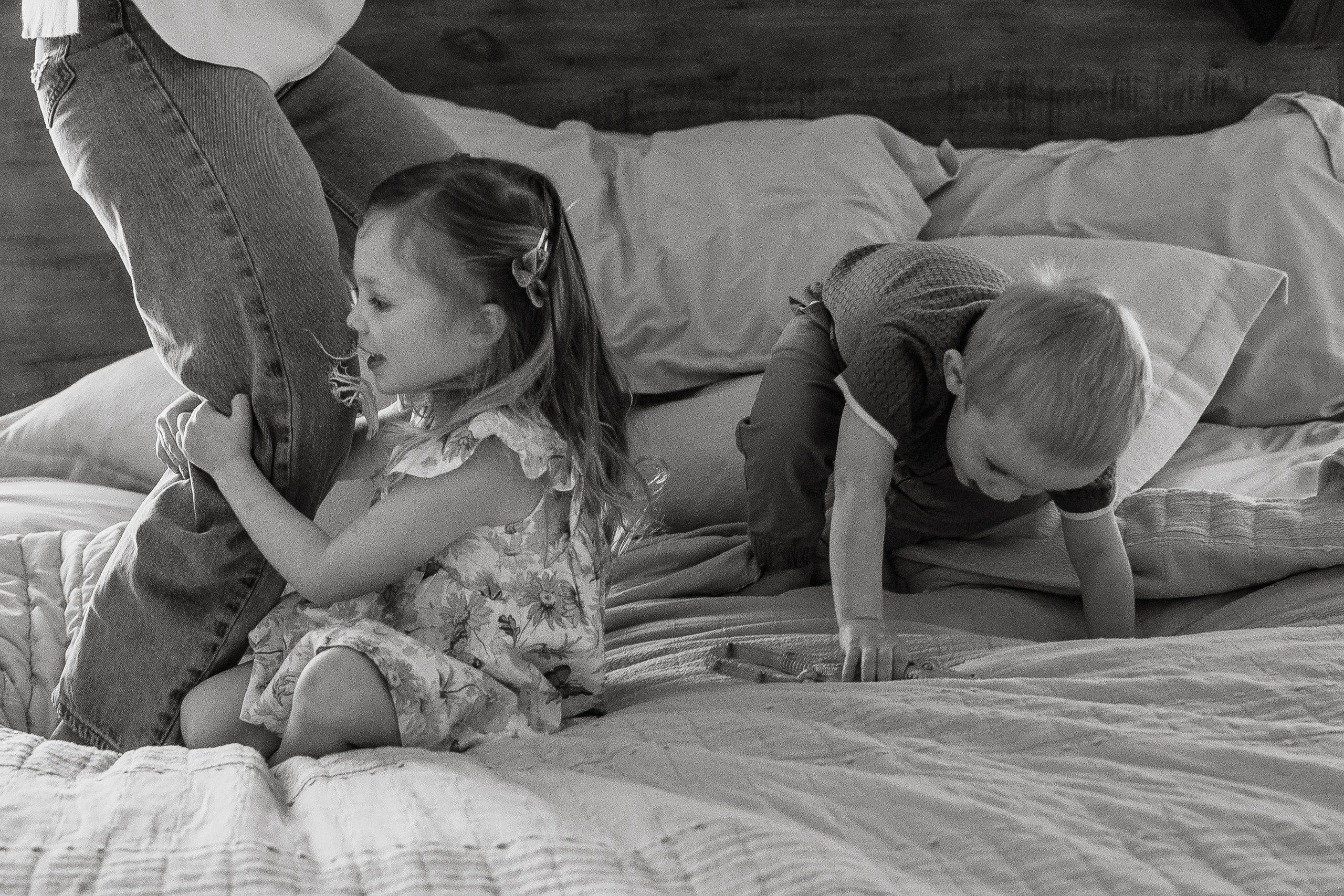 Kristin, Beau, Sonny. At home. Alisa Tant — Family and newborn photographer Bucks County, Montgomery county, Philadelphia, NJ
